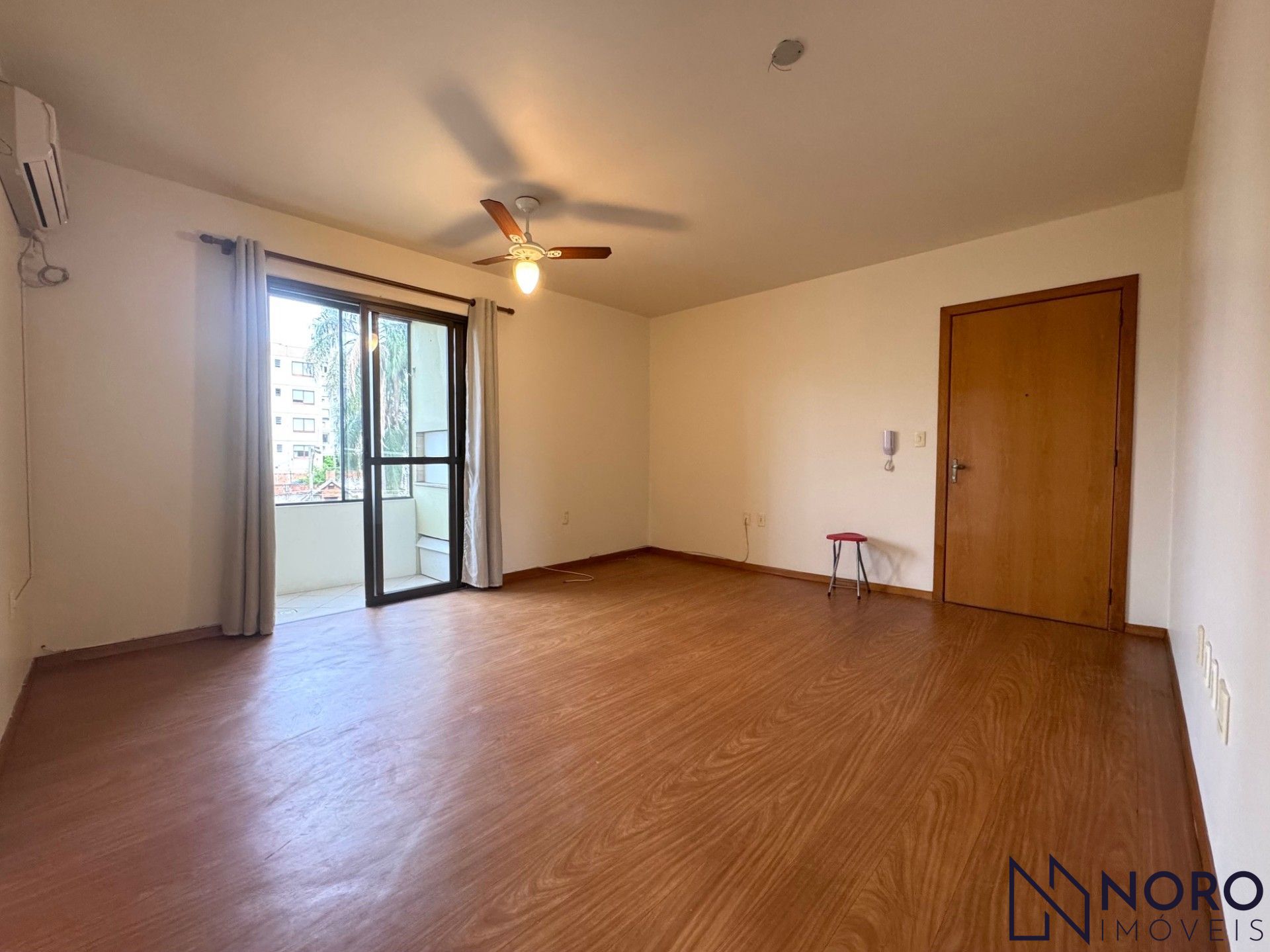 Apartamento 2 Dormitórios com Sacada e Churrasqueira no Centro de Santa Maria