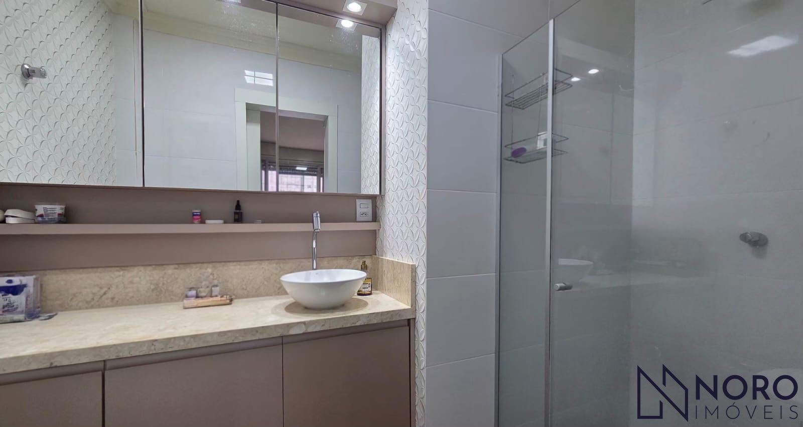 Apartamento semimobiliado com 2 dormitórios e suíte próximo à UFN