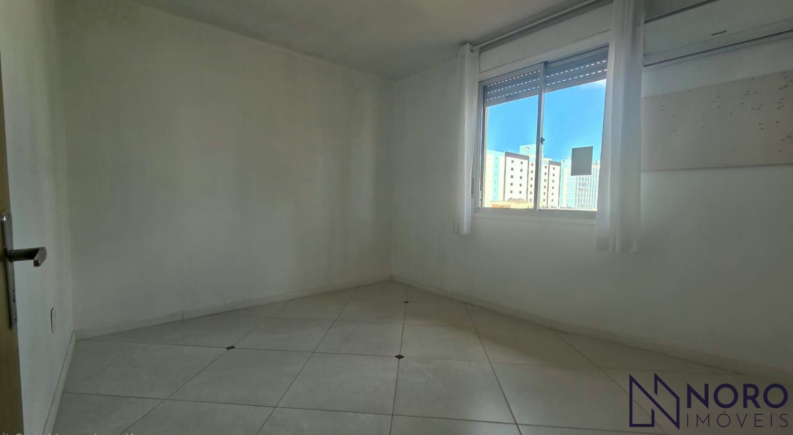 Cobertura duplex 3 dormitórios com terraço e garagem no Centro