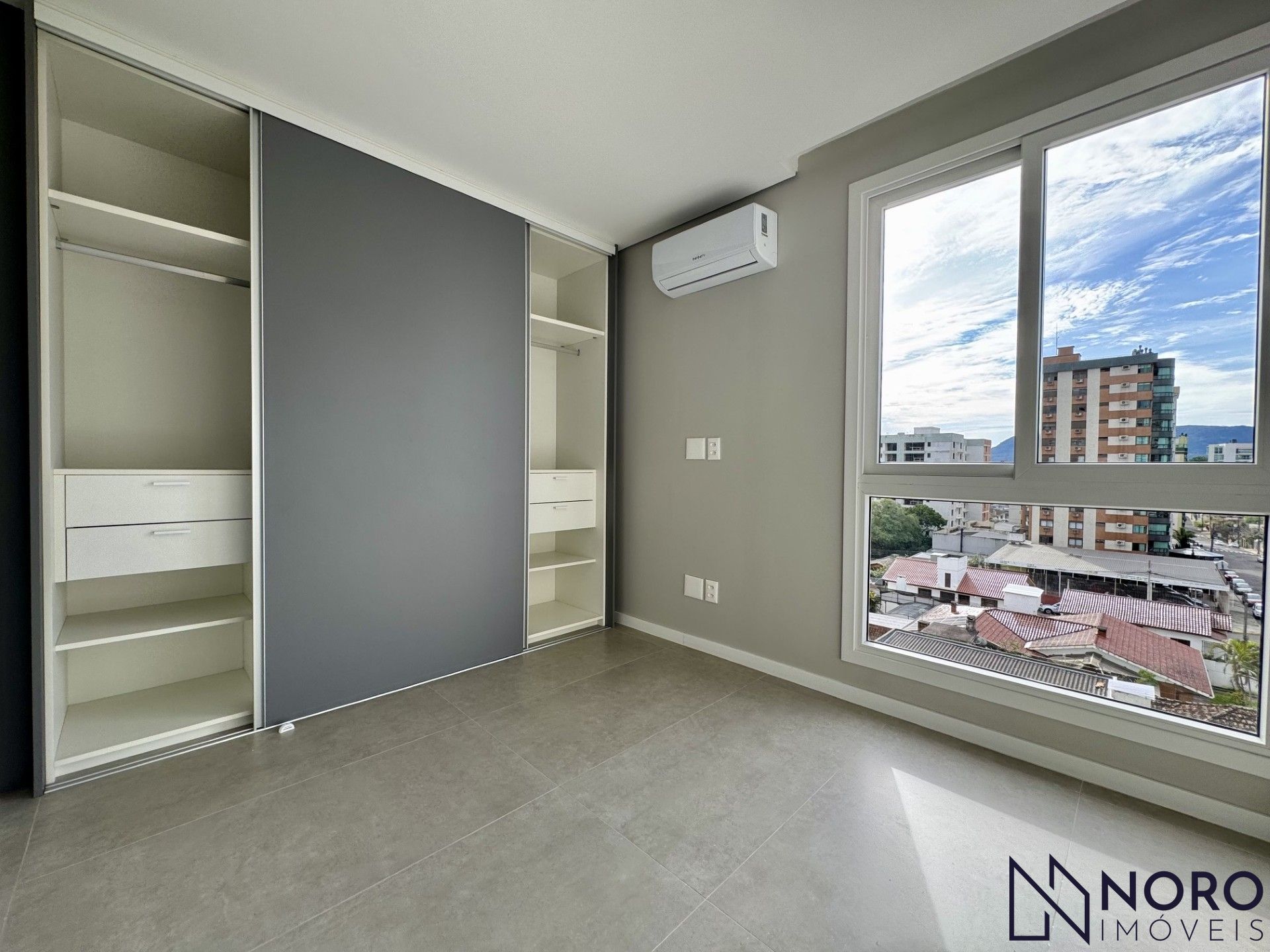 Apartamento à venda / 2dormitórios/1 suíte / 2 vagas de garagem/ Bairro Mediane