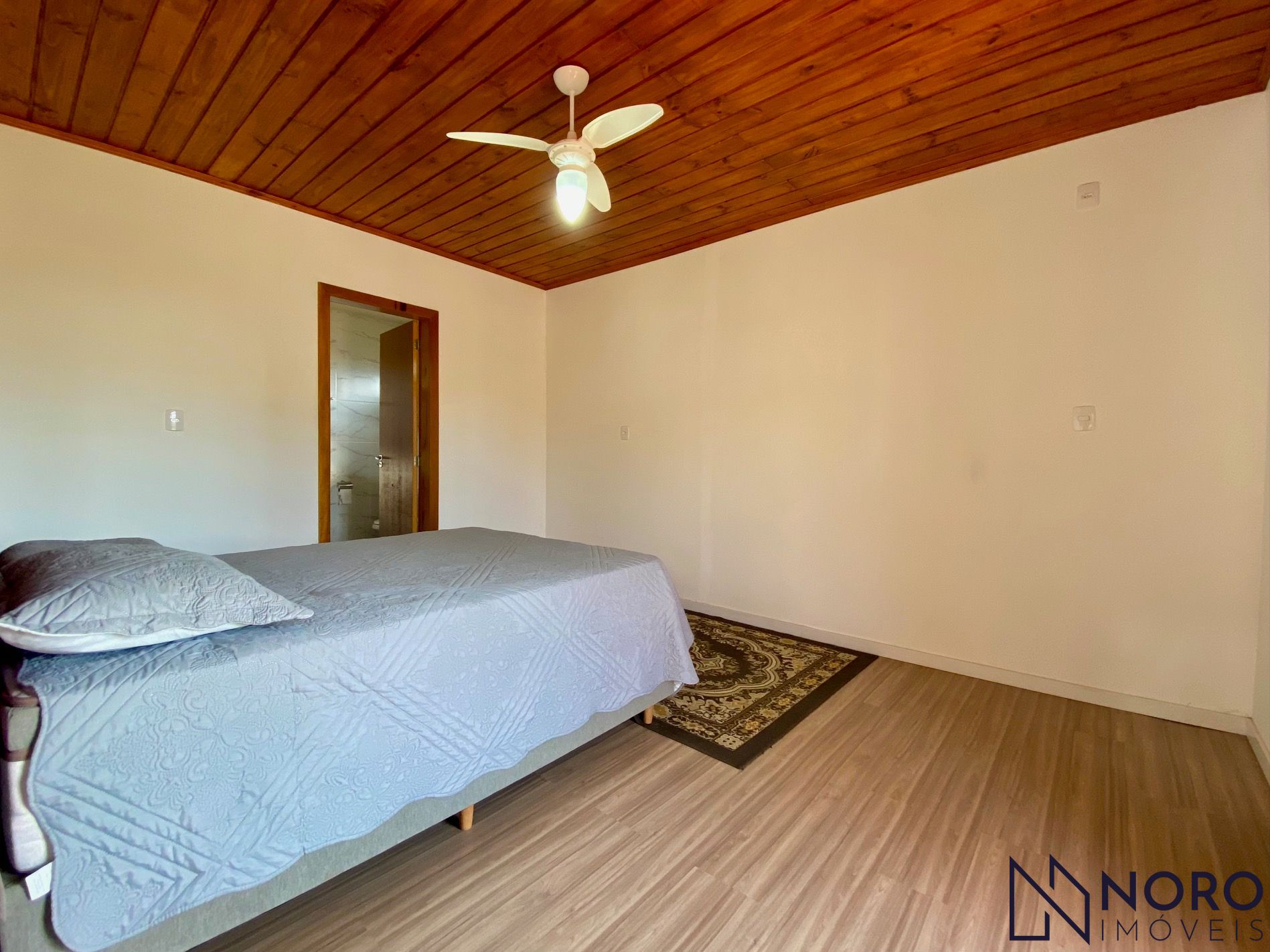 Casa semi nova em itaara com 2 suites living com lareira integrado com cozinha p