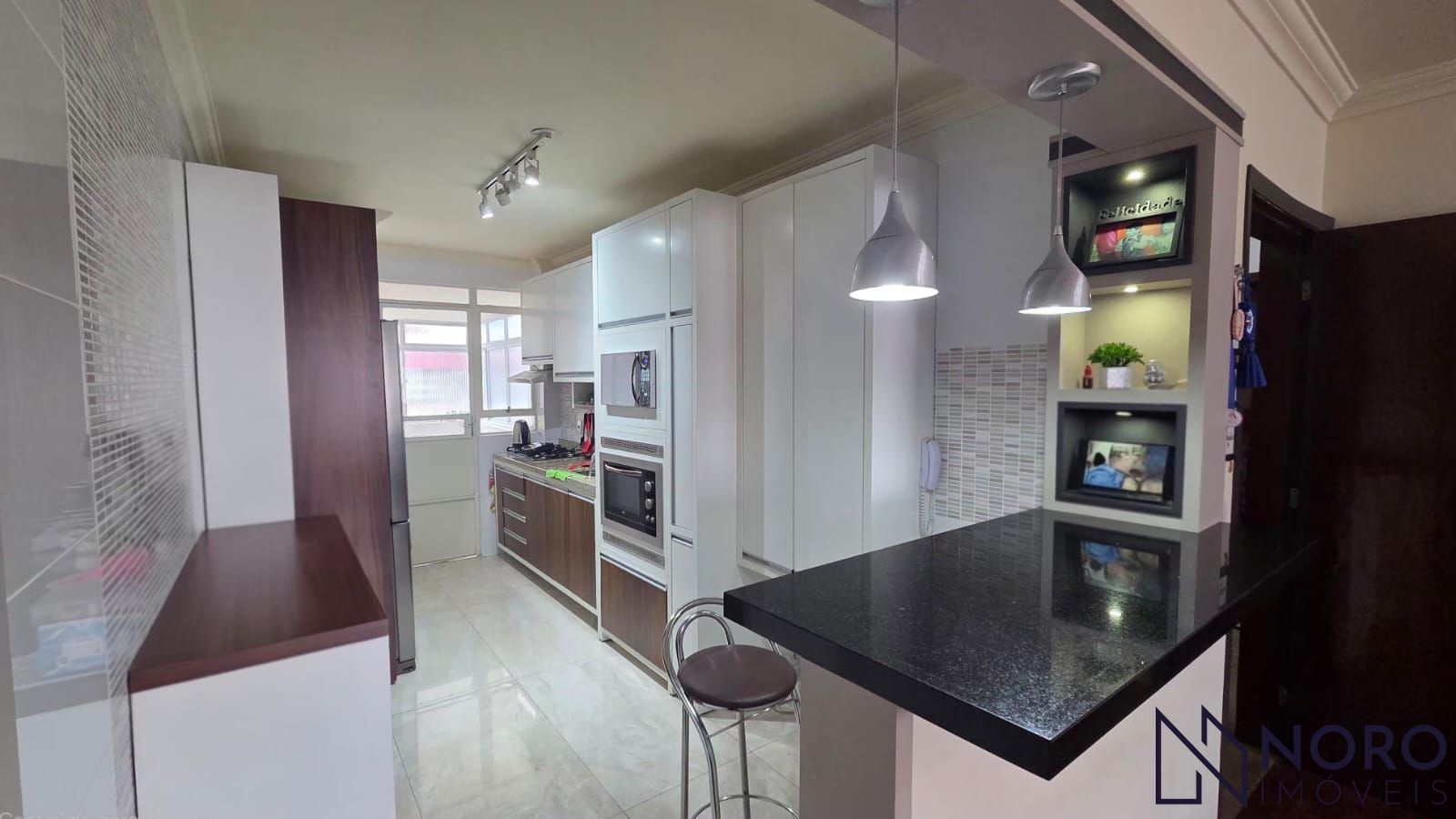 Apartamento semimobiliado com 2 dormitórios e suíte próximo à UFN
