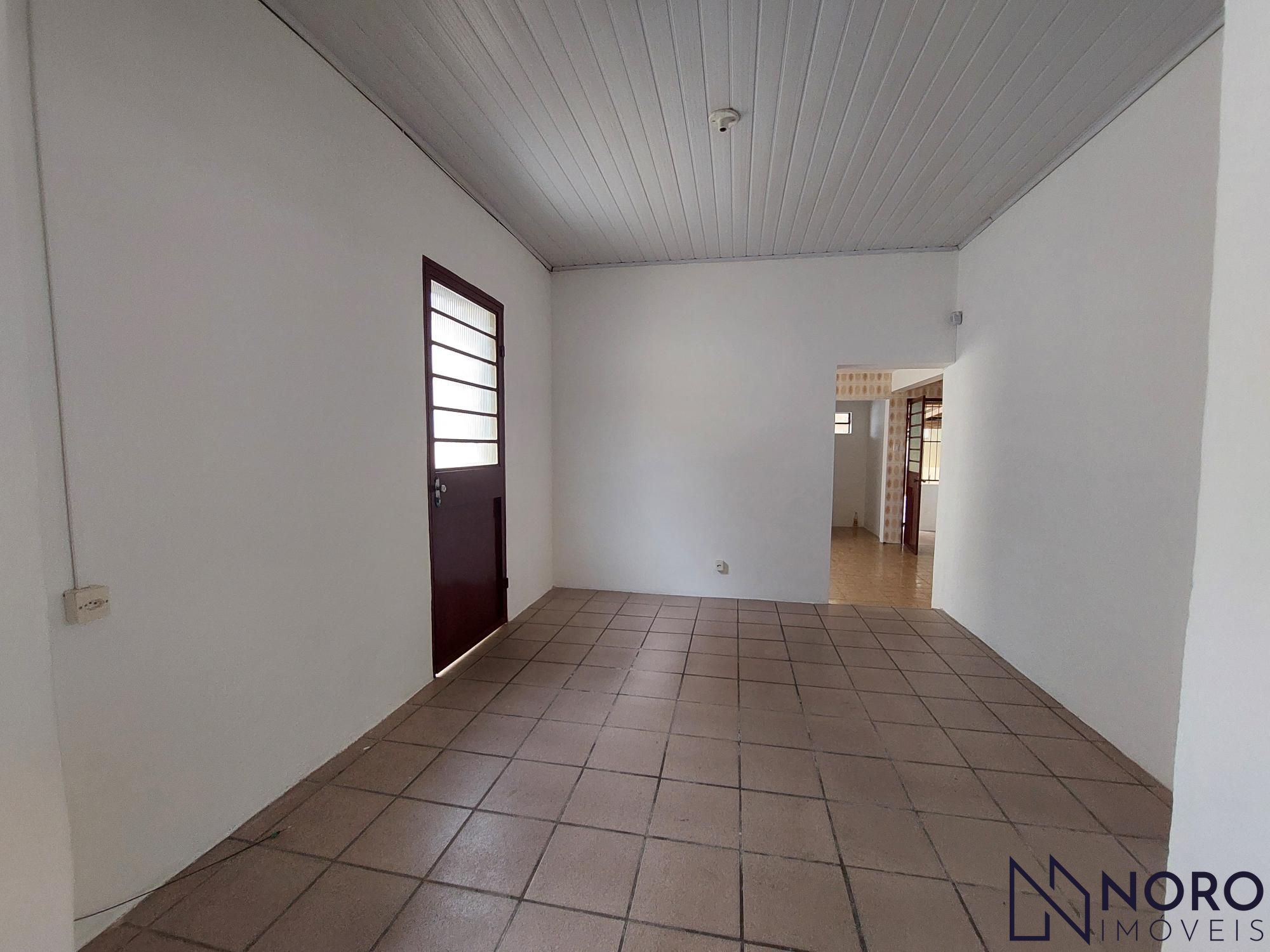 Casa na Silva Jardim imediações da Borges de Medeiros com 2 dormitórios 2 vagas