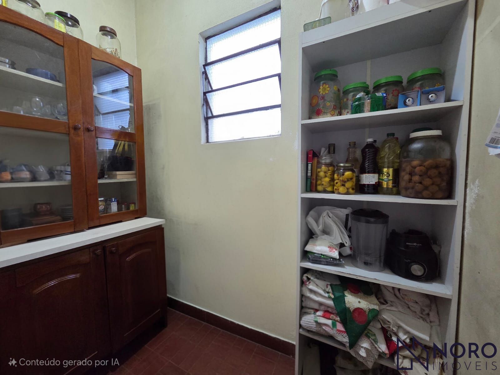 Casa espaçosa próxima à Avenida Medianeira, casa com 128m², 4 quartos, 2 banheir