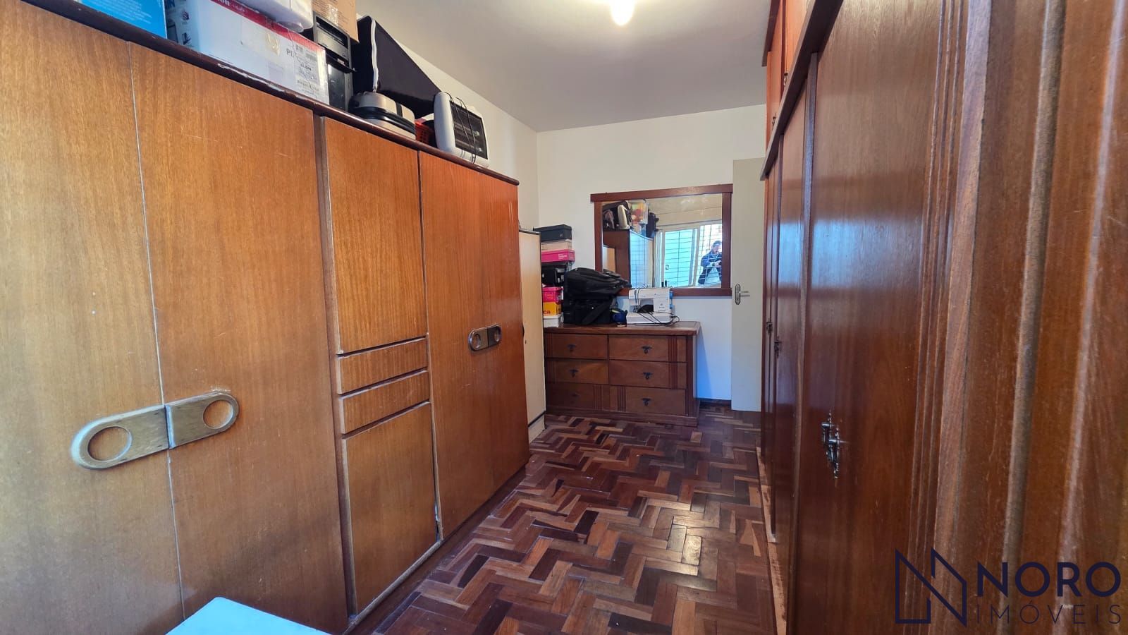 Casa com 3 Dormitórios, Espaço Independente e Garagem à Venda em Região Central