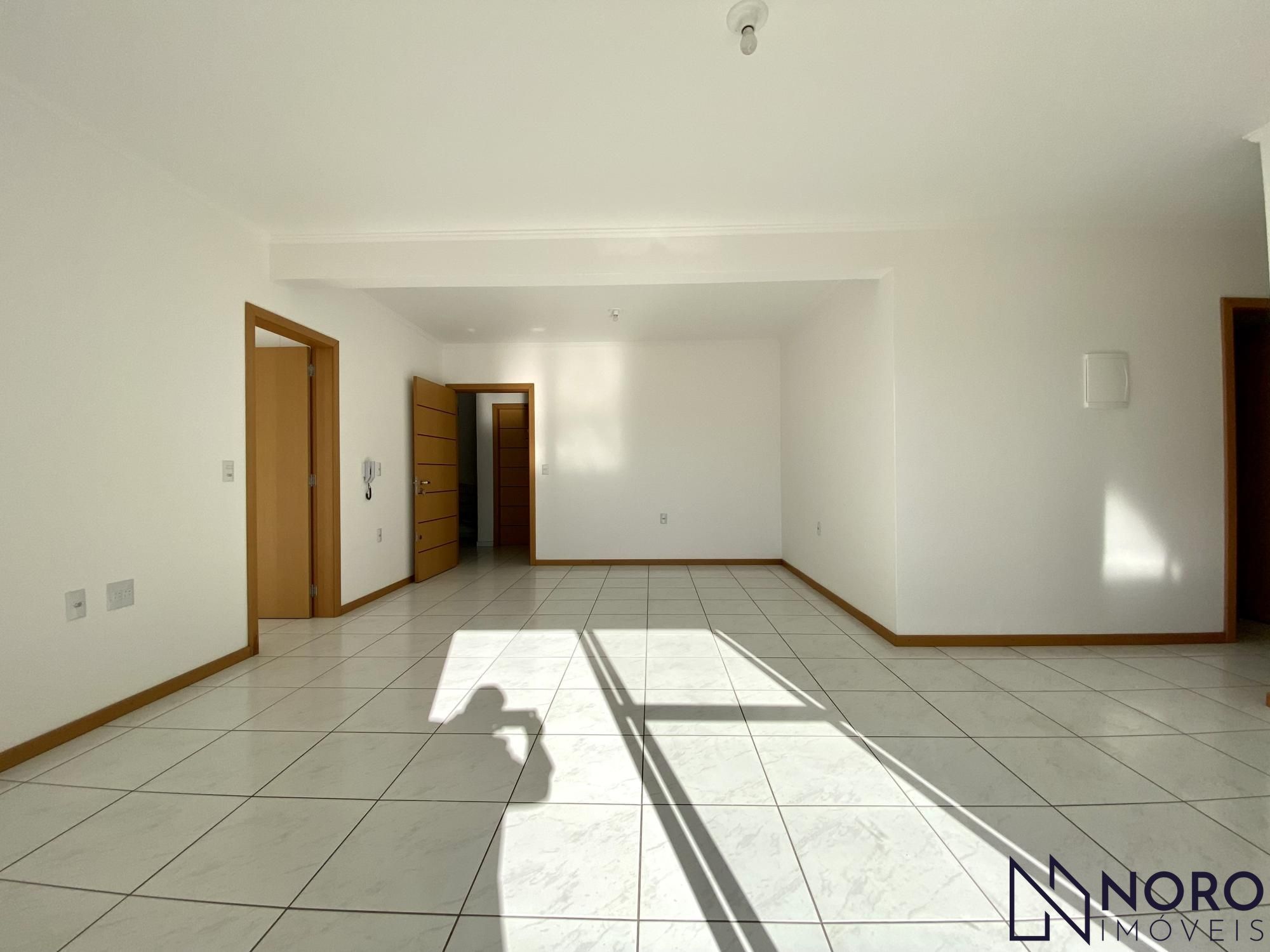 Apartamento 02 dormitórios, com garagem e um amplo terraço.