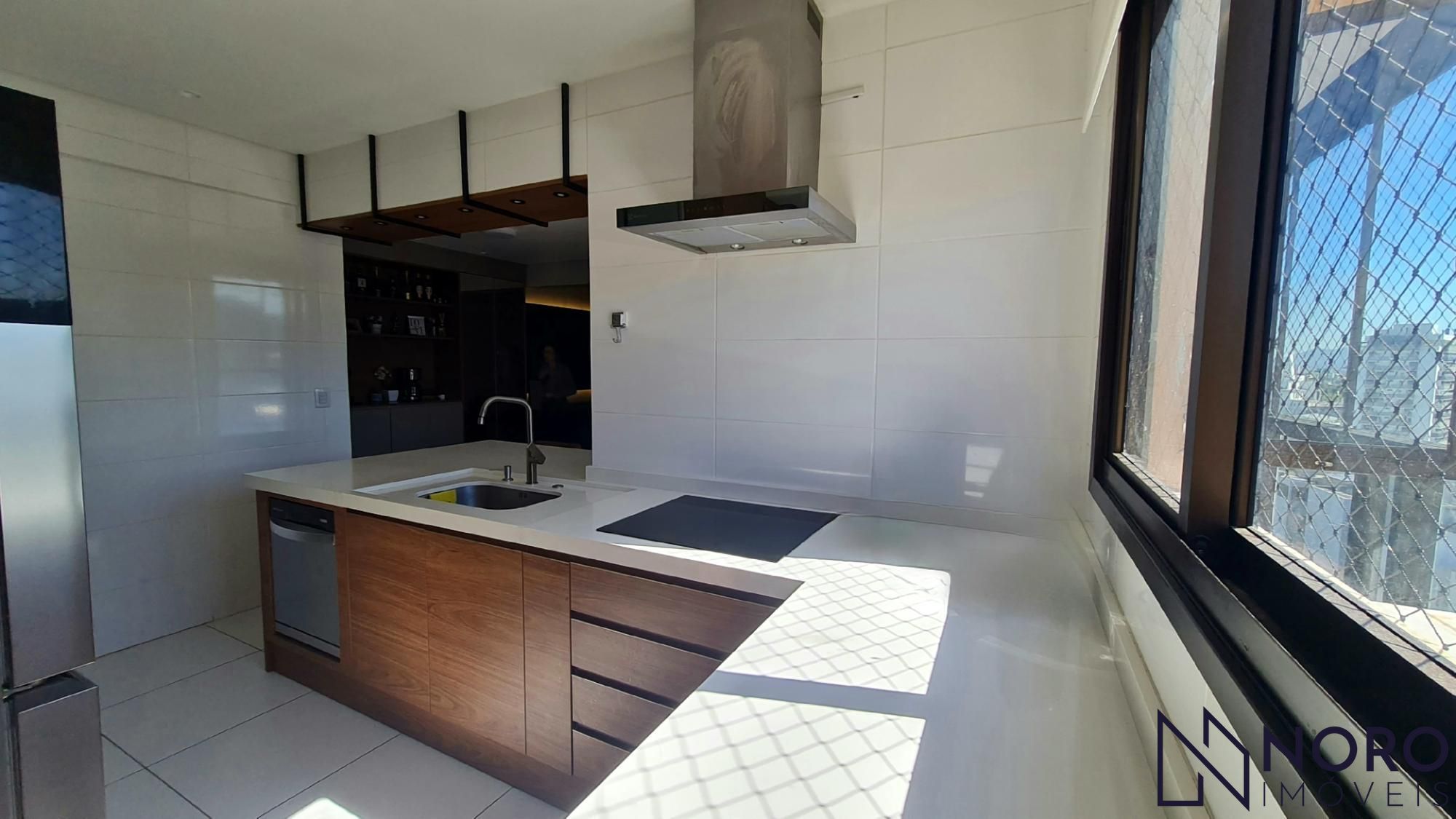 Apartamento Mobiliado com 3 Dormitórios, Suíte e 2 Garagens – Amplo, Moderno e c