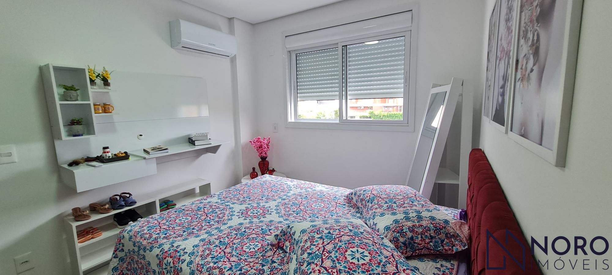 Semimobiliado apartamento 1 Dormitório, sacada com churrasqueira e garagem cober