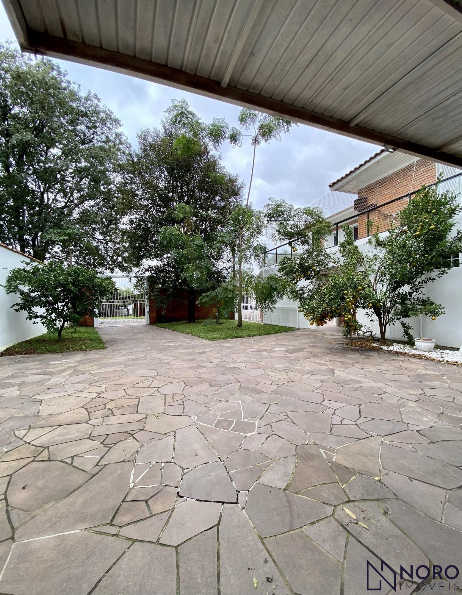 Casa de campo em área urbana com terreno de 1.160m² e 800m² de área construida