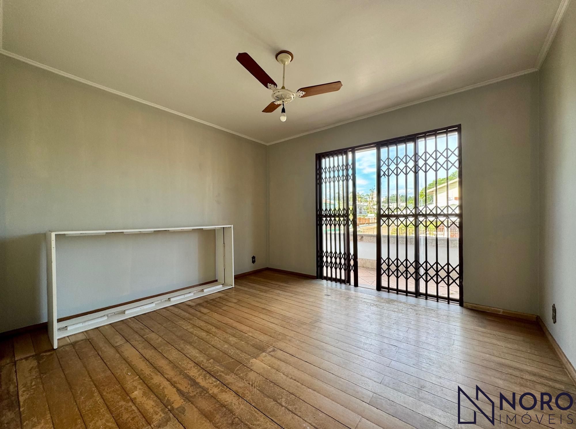 Casa alvenaria com aproximadamente 250 m² 4 dormitórios 2 su