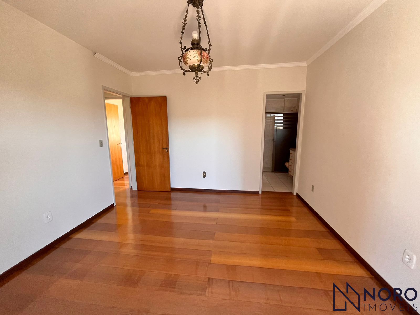 Cobertura Duplex de 4 dormitórios no centro com 2 vagas de garagem