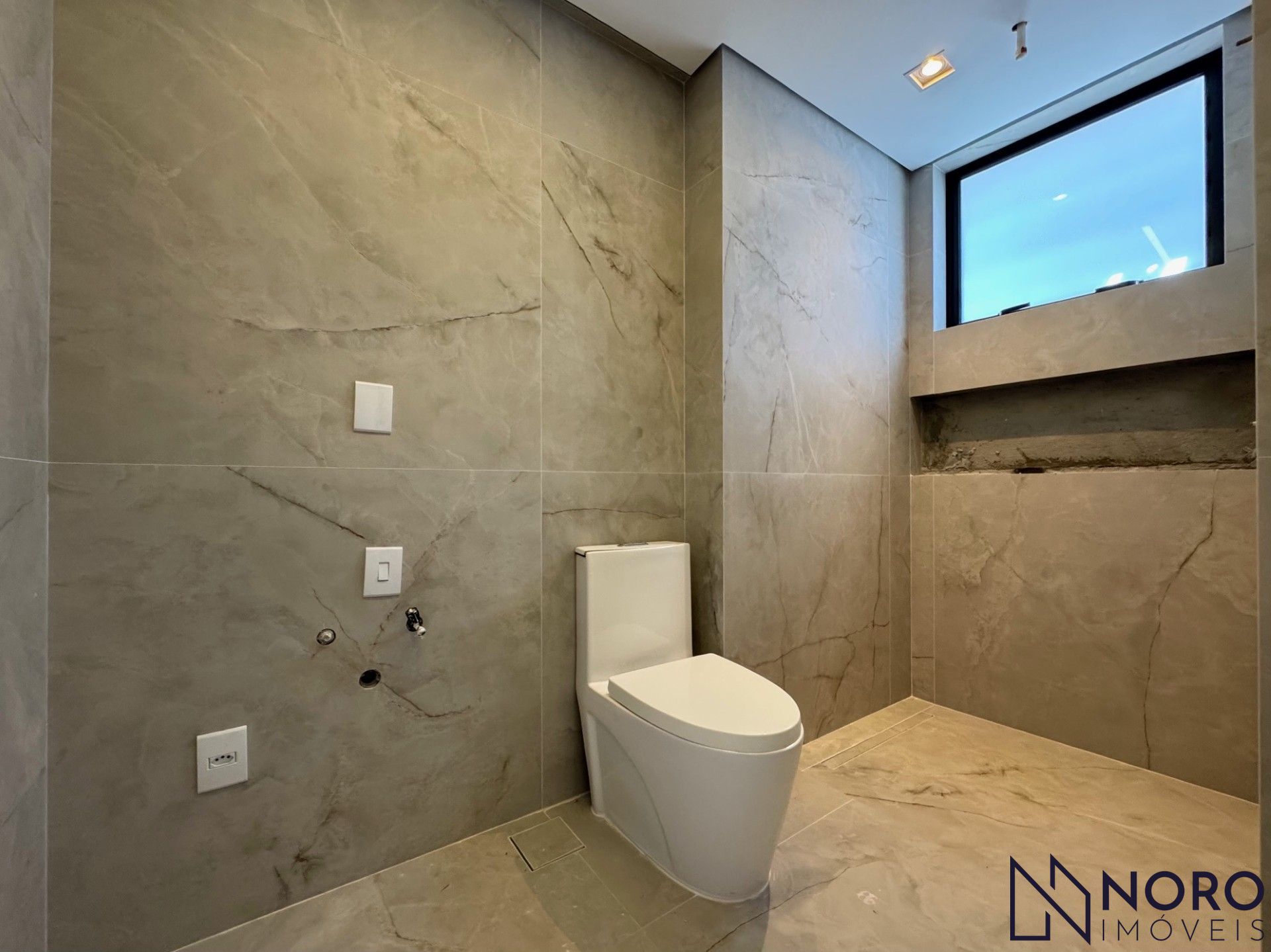 Luxuosa Cobertura Alto Padrão acabamento impecável 4 suítes, 3 box (5 car) 395 m