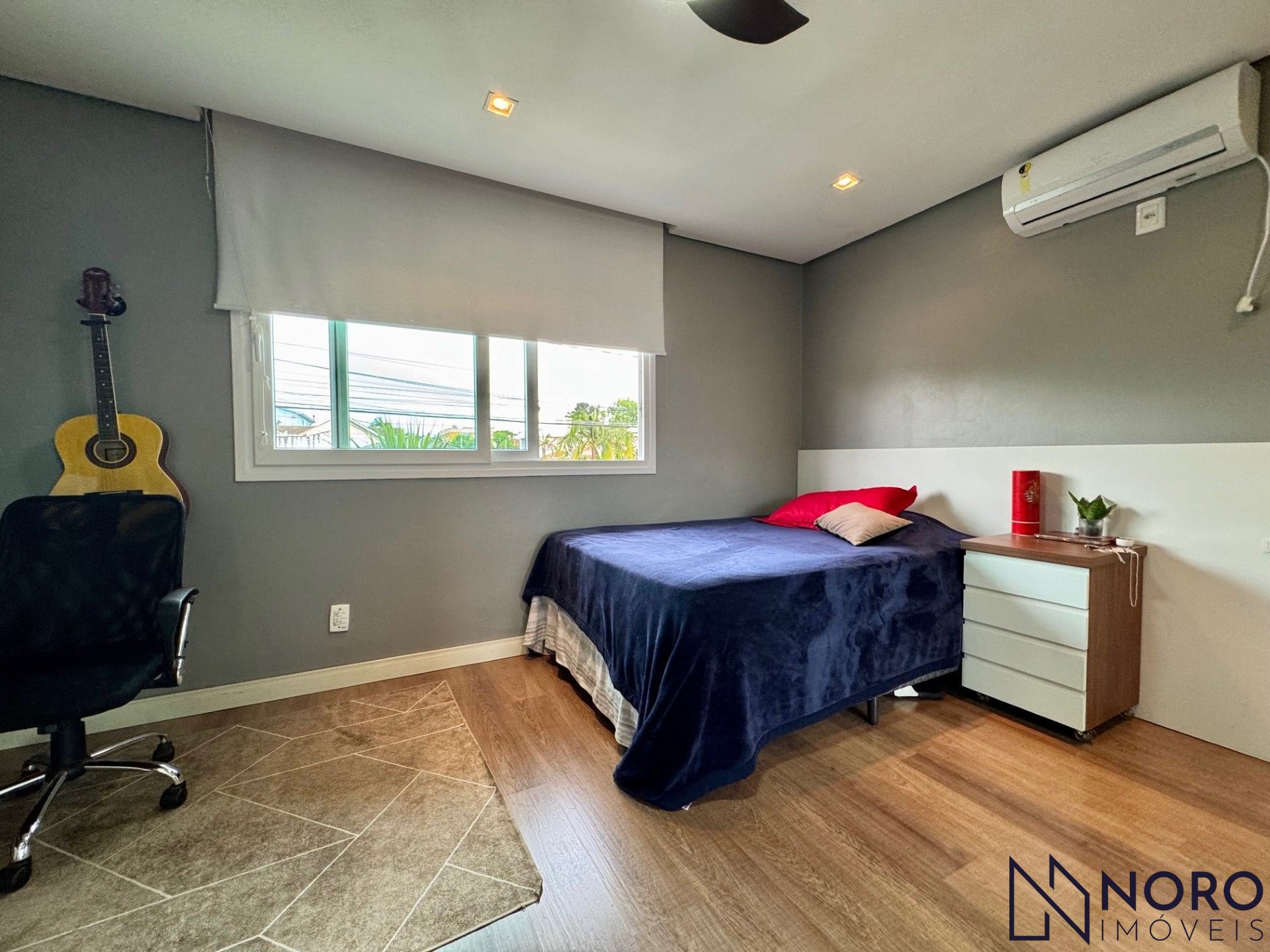 Casa de esquina no Bairro Noal com 3 suítes, 290 m² e área gourmet com piscina!