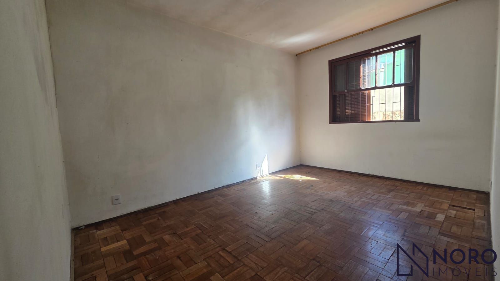Casa com 3 dormitórios e amplo terreno de 759 m² no Bairro Rosári