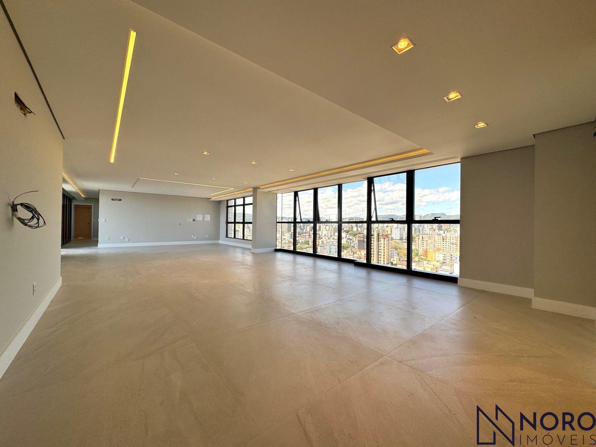 Cobertura com 4 Dormitórios à venda, 395 m² por R$ 4.200.000,00 Cobertura com 4 Dormitórios à venda, 395 m² por R$ 4.200.000,00