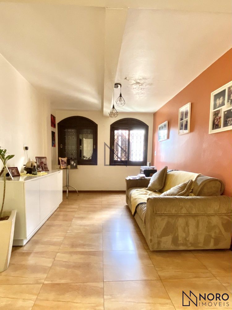Casa à venda 4 dormitórios, 1 suíte, no Bairro Medianeira
