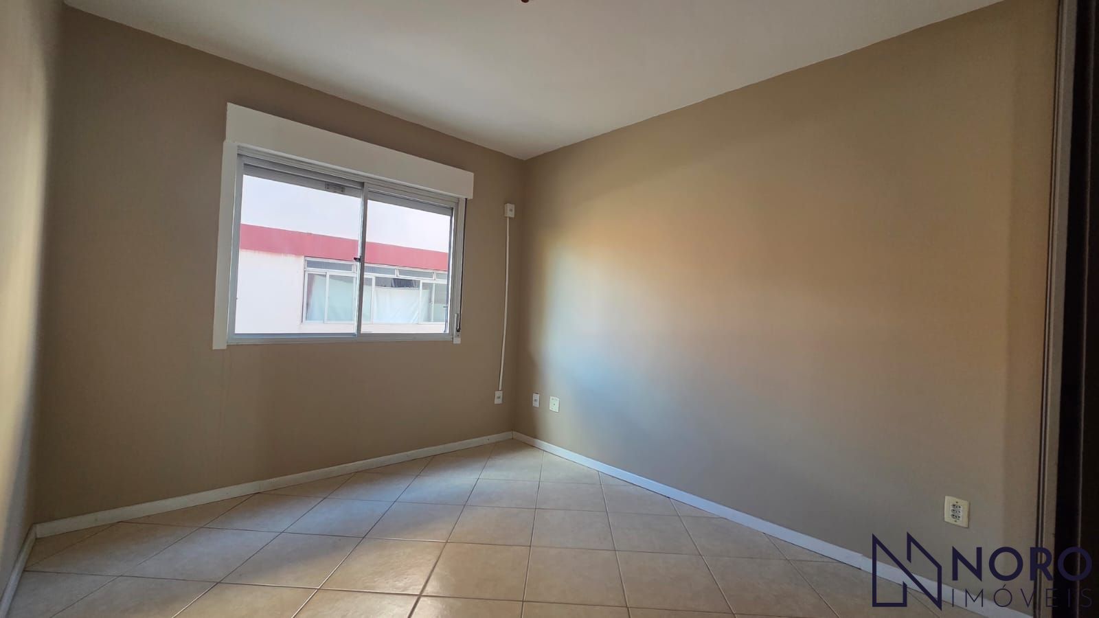 Apartamento 2 dormitórios + escritório, sacada e garagem no Patronato