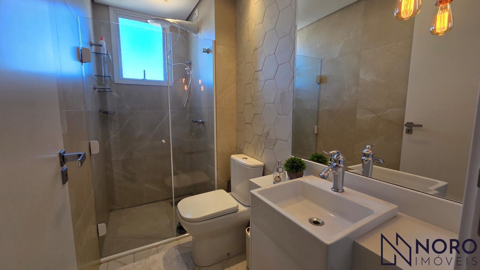 Apartamento Central Mobiliado 2 Dormitórios, Suíte 2 Vagas Garagem à Venda Próxi