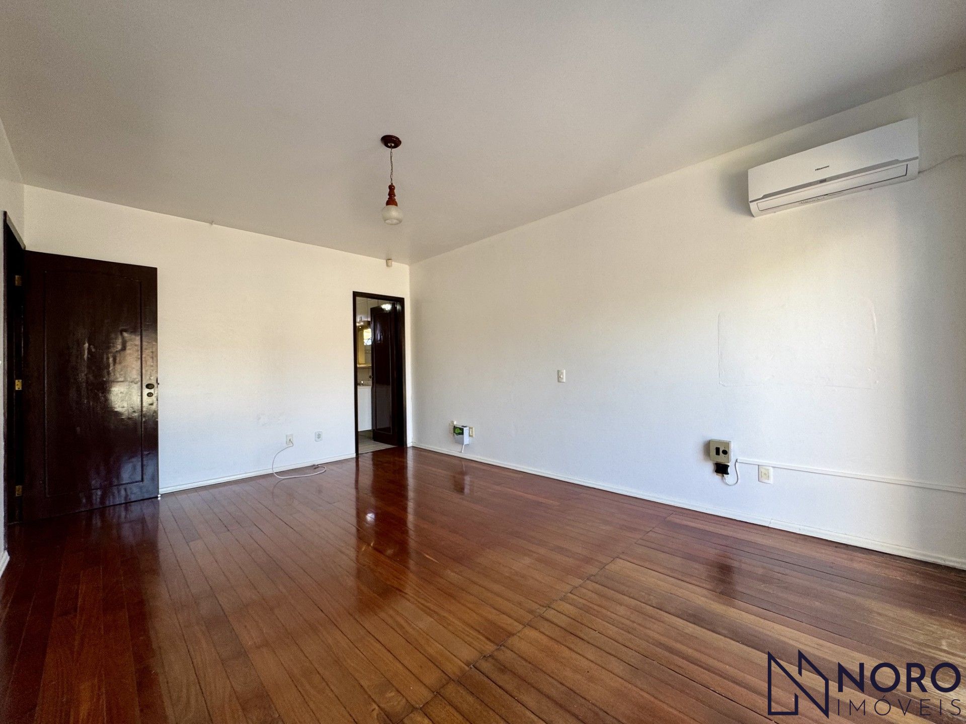 Casa espaçosa com 3 dormitórios, 1 suíte, piscina para locação no João Goulart