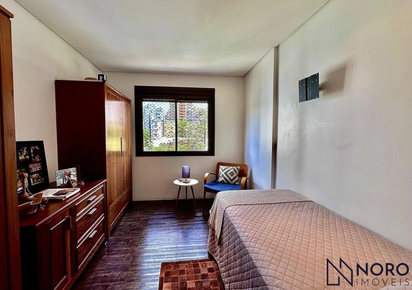 Apartamento de 2 dormitórios com suíte e 2 vagas no Bairro Lourdes