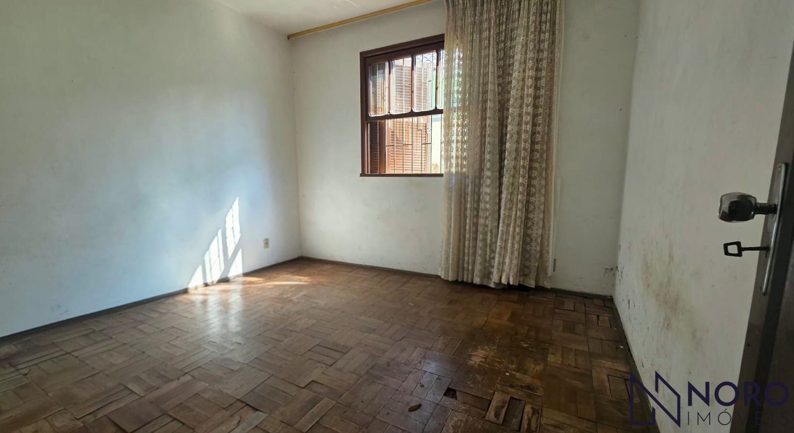 Casa com 3 dormitórios e amplo terreno de 759 m² no Bairro Rosári