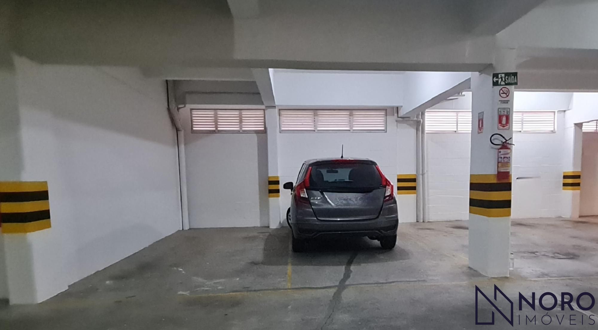 Apartamento Semi Mobiliado de 3 Dormitórios com Suíte e 2 Garagens no Bairro Men