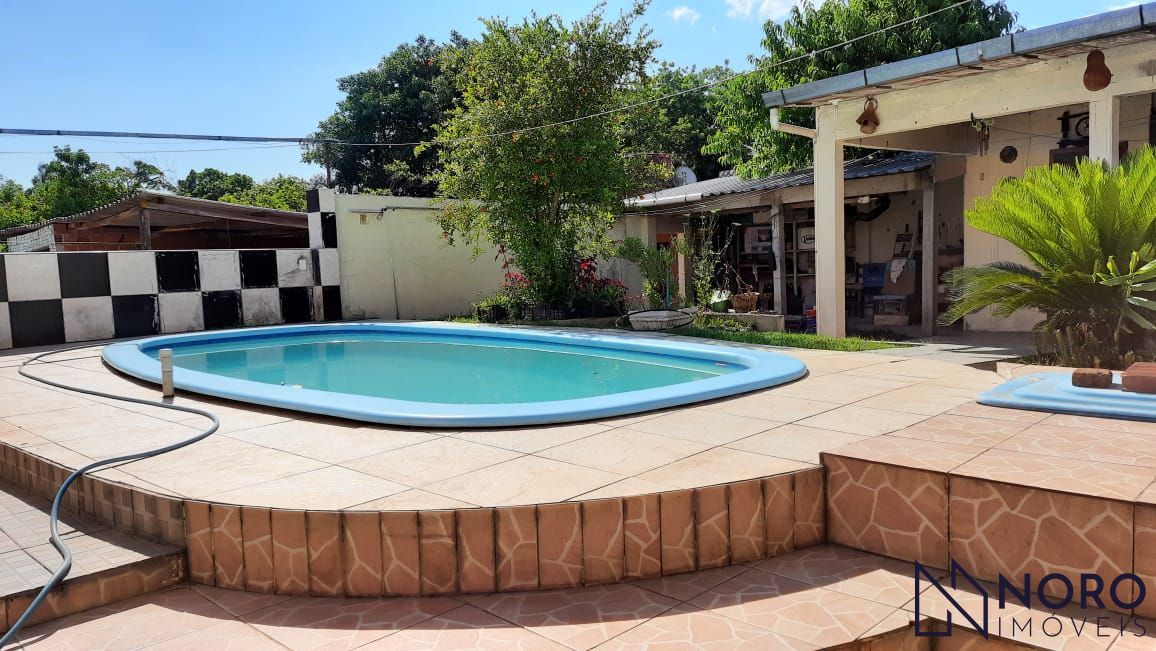 Casa estilo sobrado com 3 dormitórios ( 1 suite master), lavabo, banheiro socia