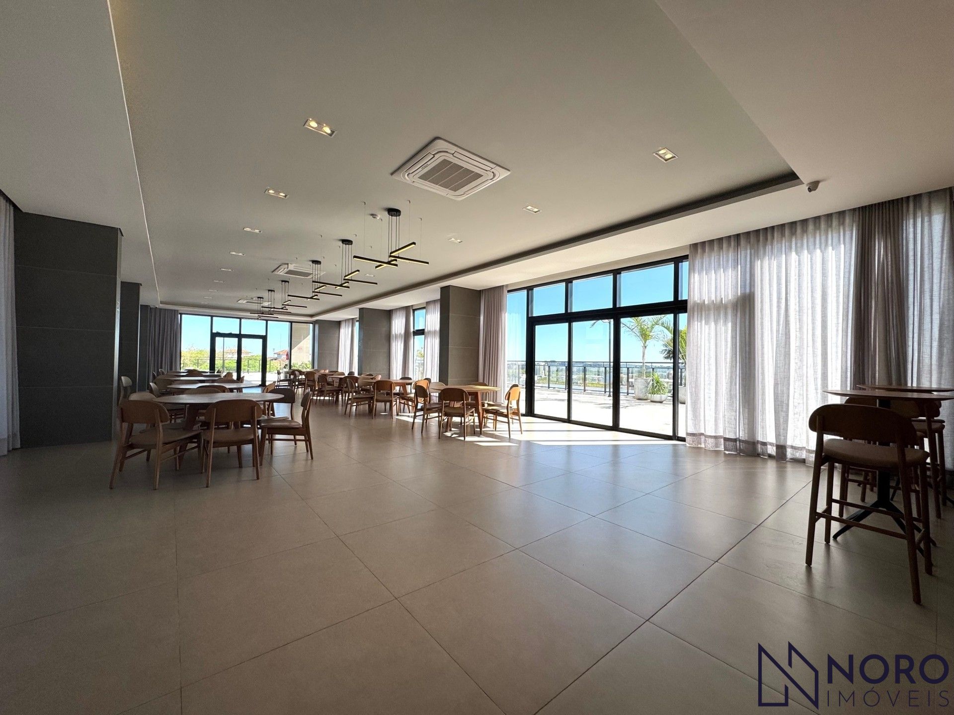 Luxuosa Cobertura Alto Padrão acabamento impecável 4 suítes, 3 box (5 car) 395 m