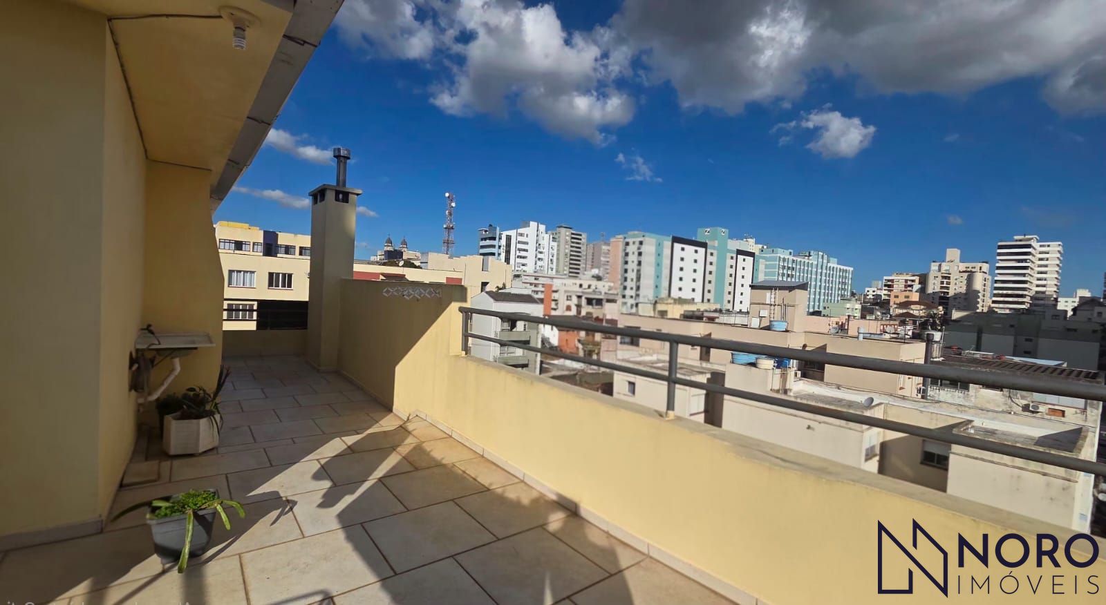 Cobertura duplex 3 dormitórios com terraço e garagem no Centro