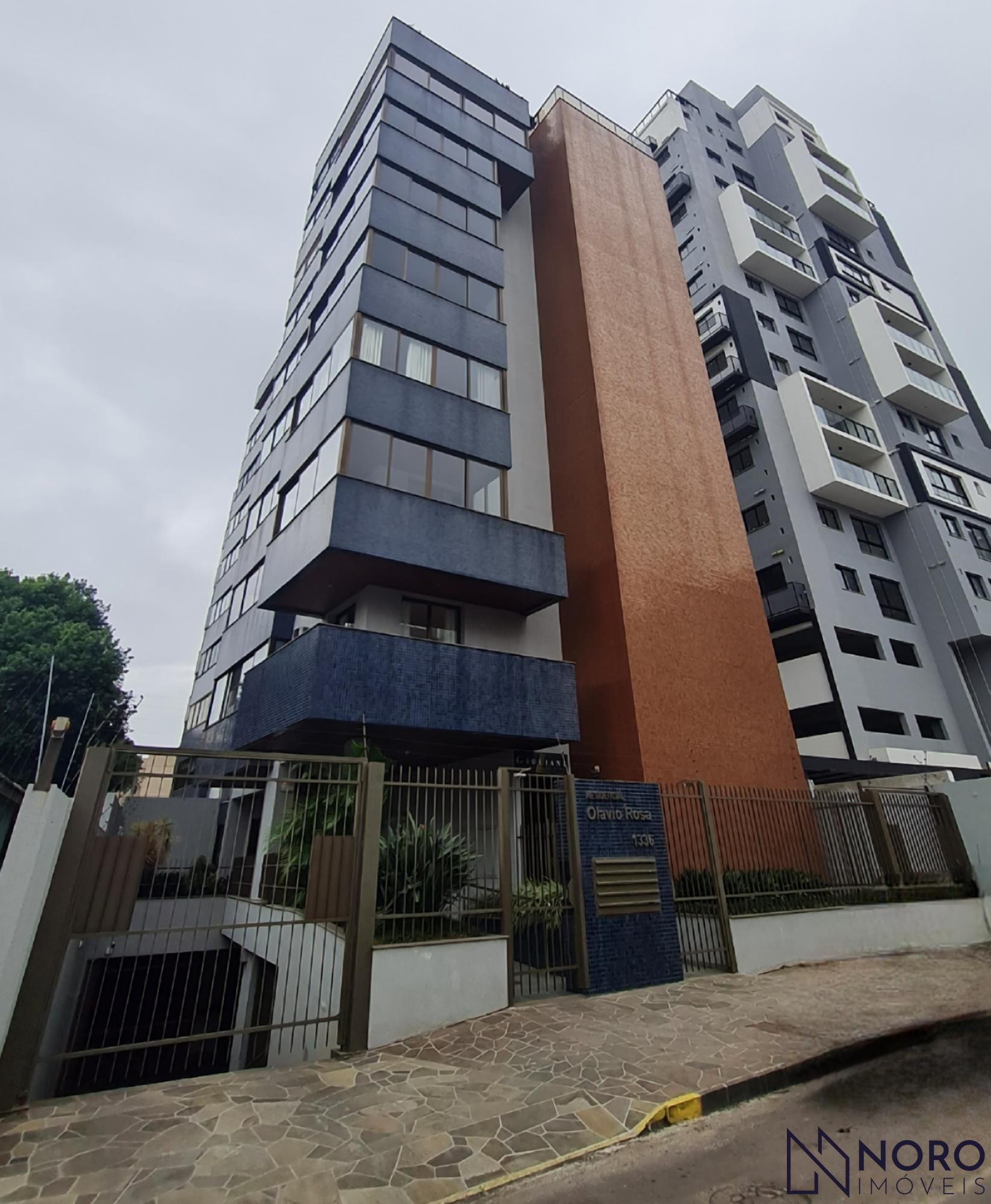 Apartamento de 3 Dormitórios com Suíte, Sacada Gourmet e 2 Vagas no Centro de Sa