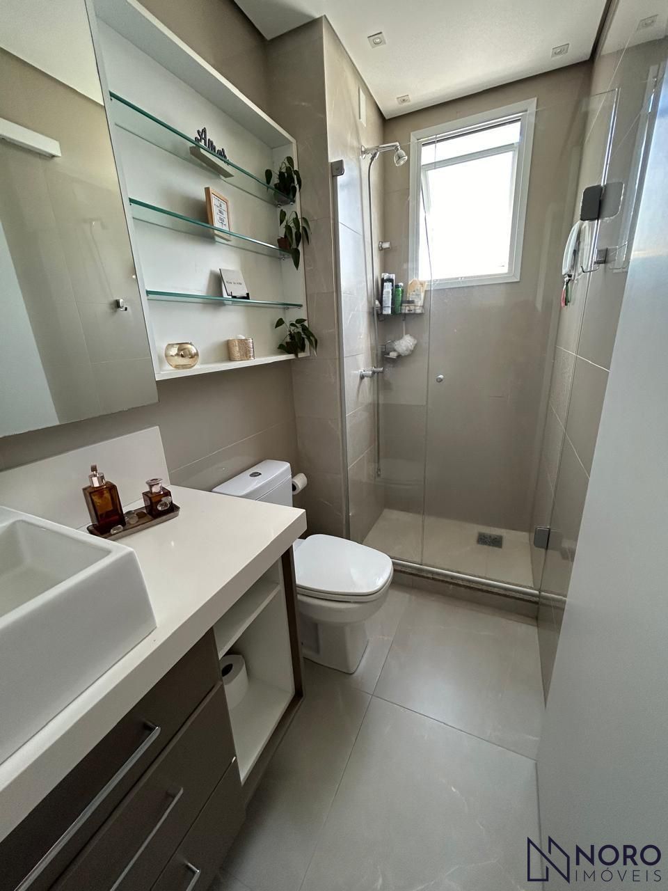 Apartamento Semimobiliado de 2 Dormitórios com Suíte no Edifício Vivaz