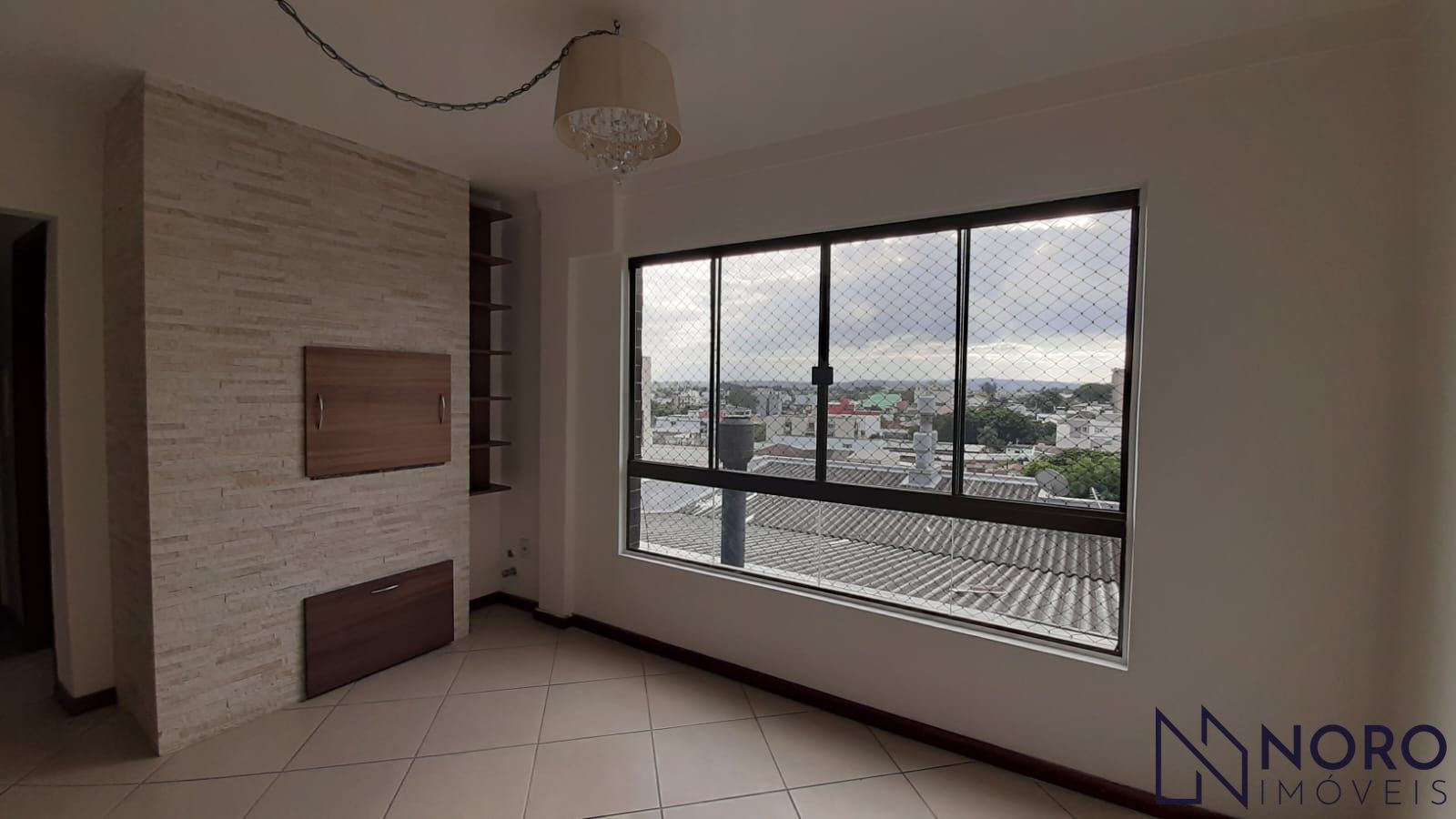 Apartamento Semi Mobiliado com 2 Dormitórios, Suíte, Churrasqueira e Garagem