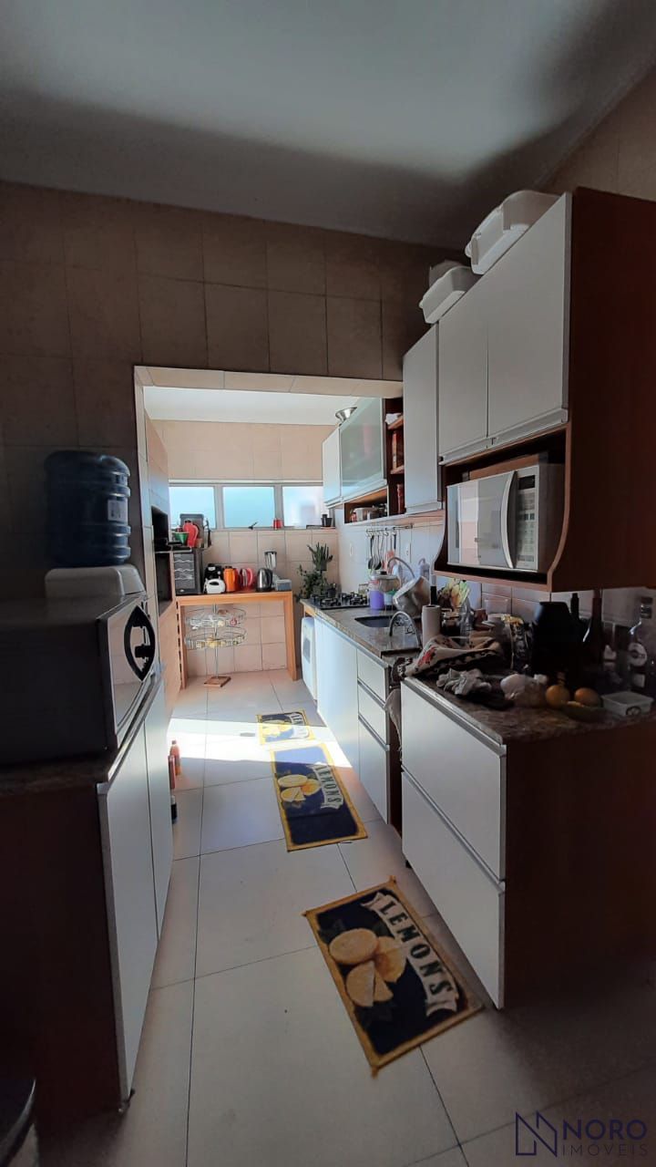 Casa estilo sobrado com 3 dormitórios ( 1 suite master), lavabo, banheiro socia