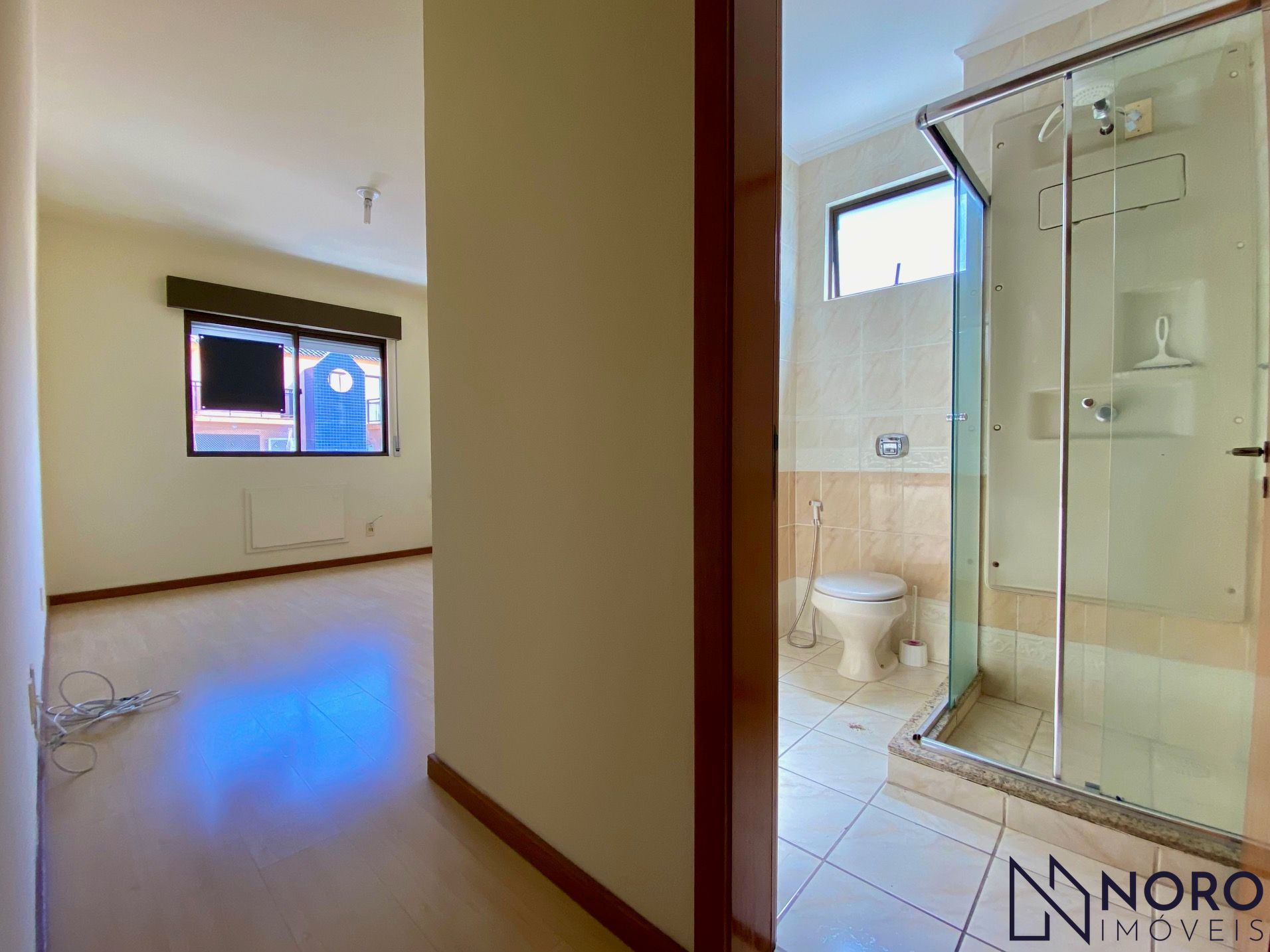 Apartamento frente 3 dormitórios com suíte e box Centro Santa Maria