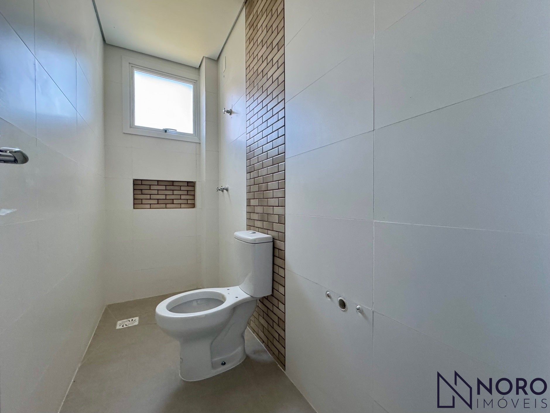 Apartamento 3 dormitórios, 1 suíte, sacada e 2 vagas no Nonoai!