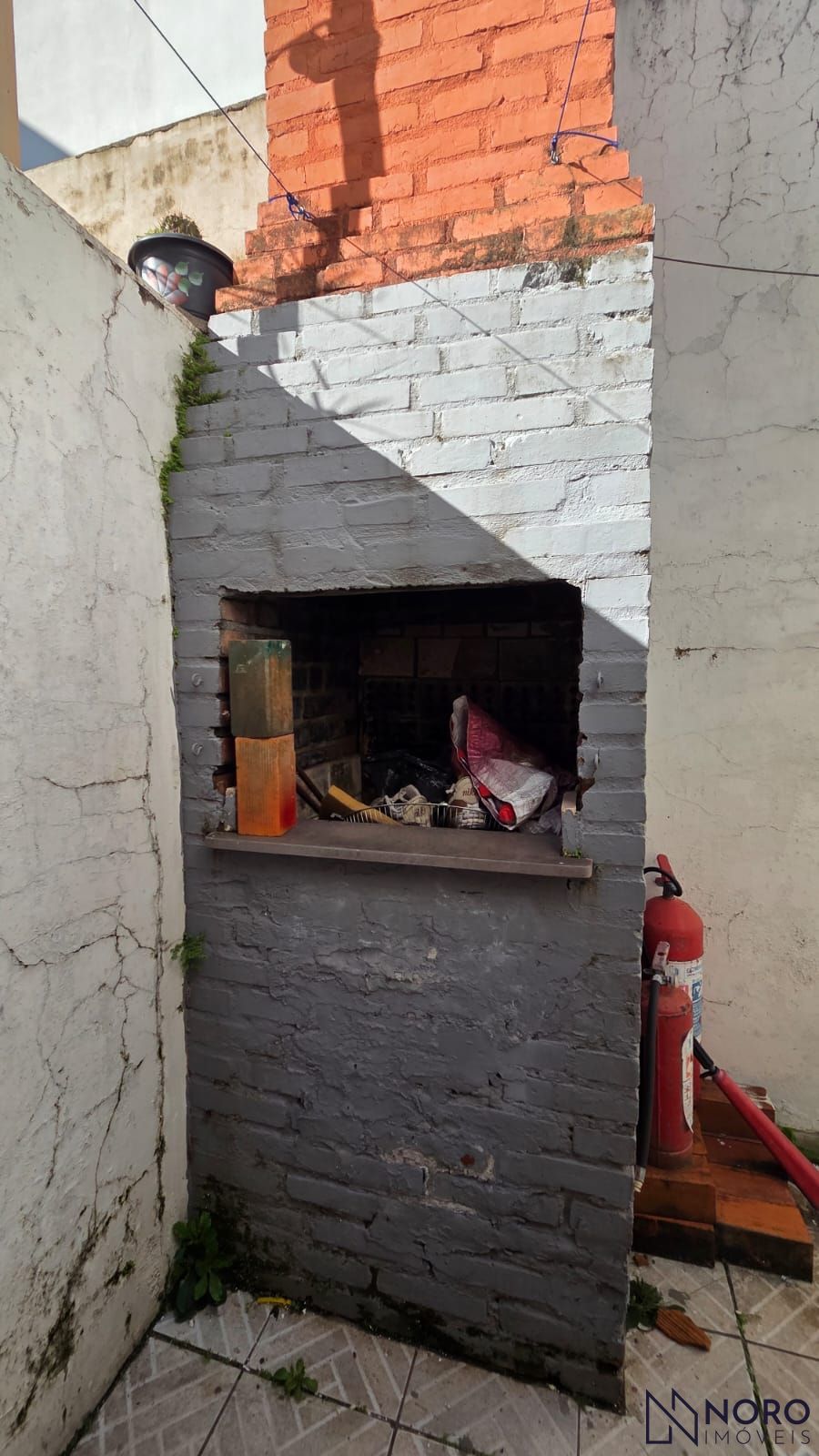 Casa com 3 Dormitórios, Espaço Independente e Garagem à Venda em Região Central