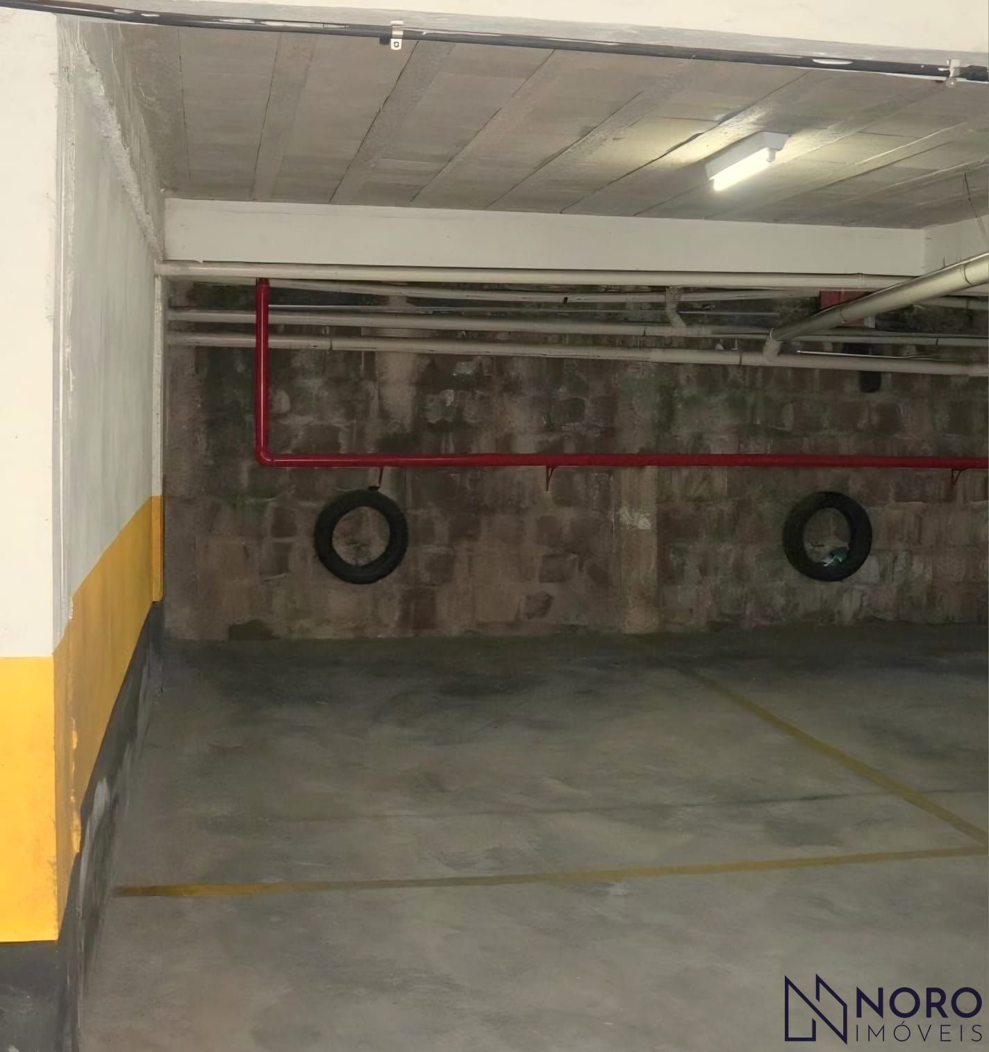 Apartamento 2 dormitórios + escritório, sacada e garagem no Patronato