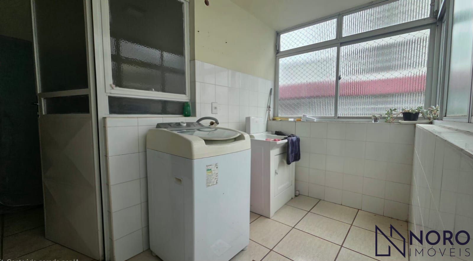 Apartamento semimobiliado com 2 dormitórios e suíte próximo à UFN