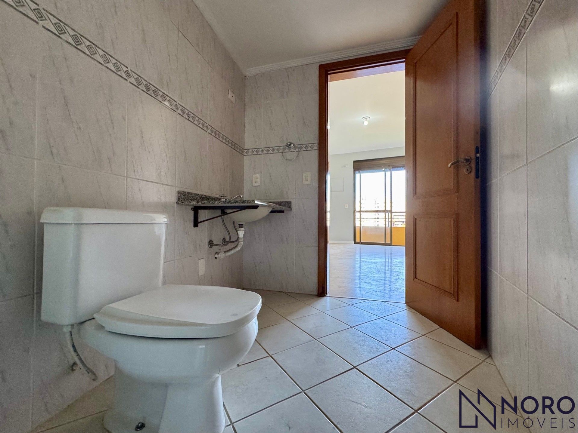 Venda – Apartamento semimobiliado no Centro, 2 dormitórios com suíte!