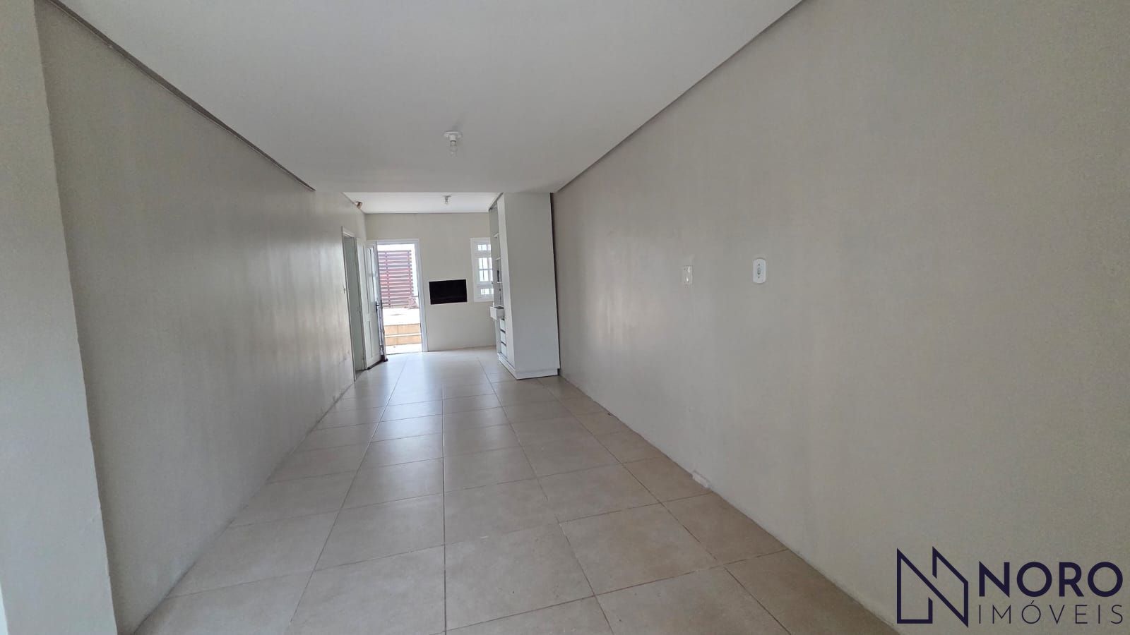 Casa com 3 dormitórios, suíte com closet e hidromassagem e 2 vagas na Madre Paul