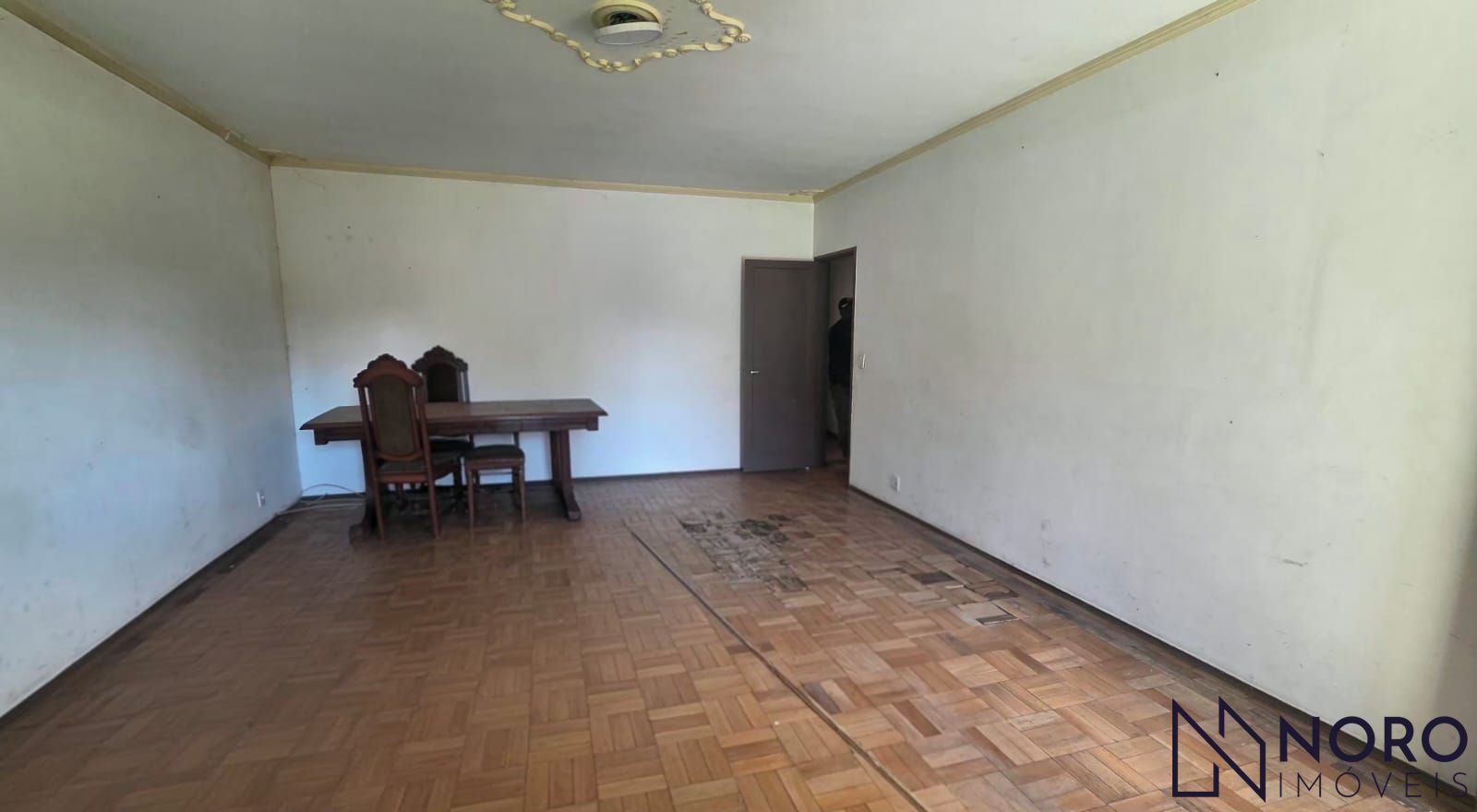Casa com 3 dormitórios e amplo terreno de 759 m² no Bairro Rosári