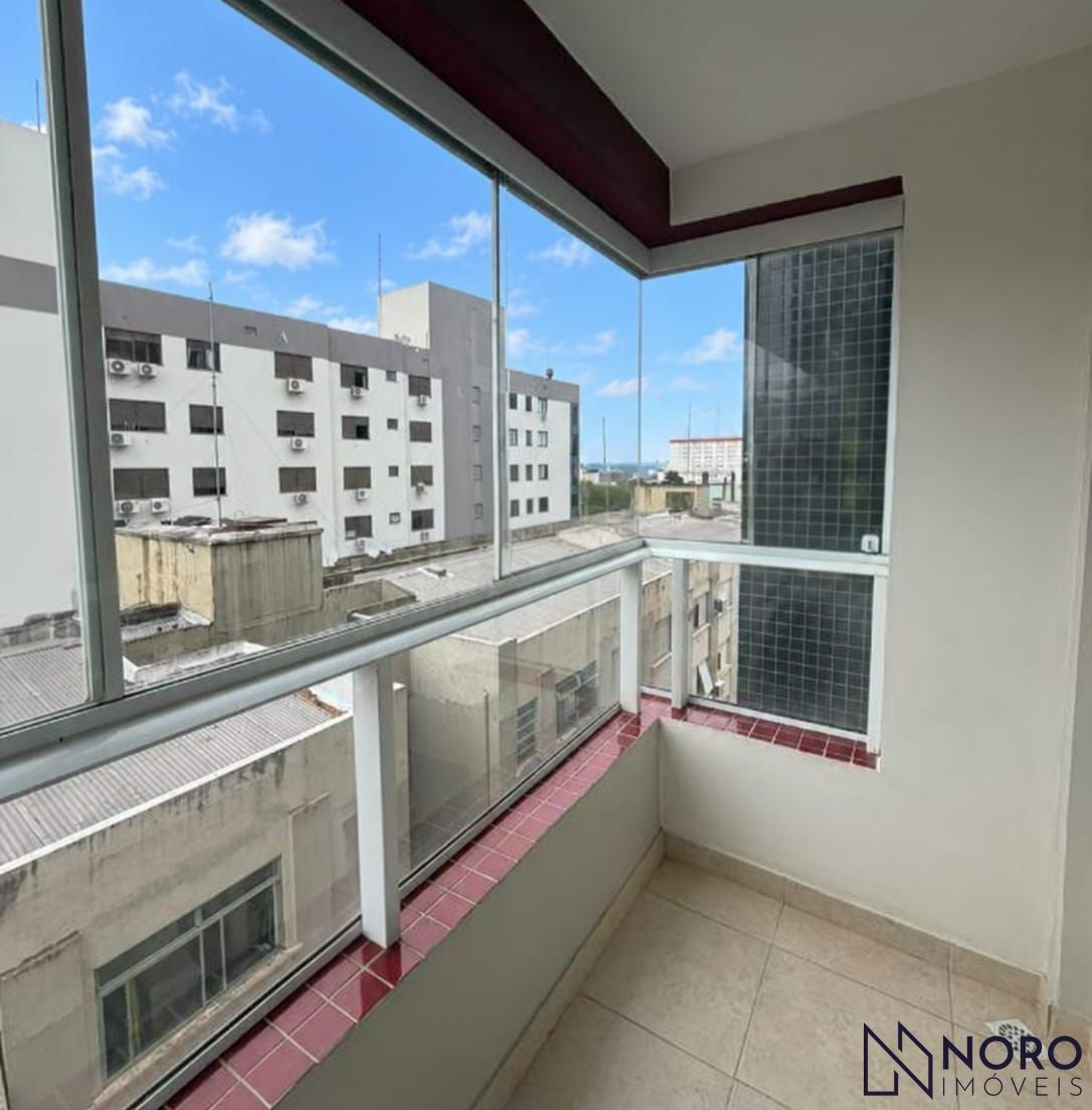 Apartamento semimobiliado de 1 dormitório com garagem no Centro