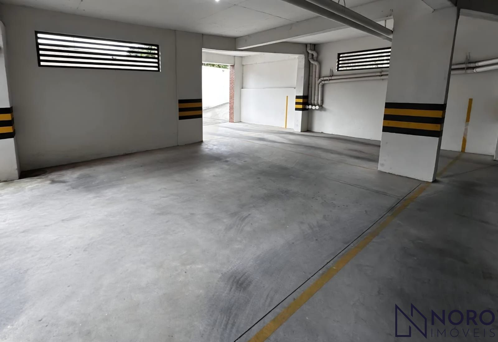 Apartamento de 2 dormitórios com suíte e 2 vagas no Bairro Lourdes
