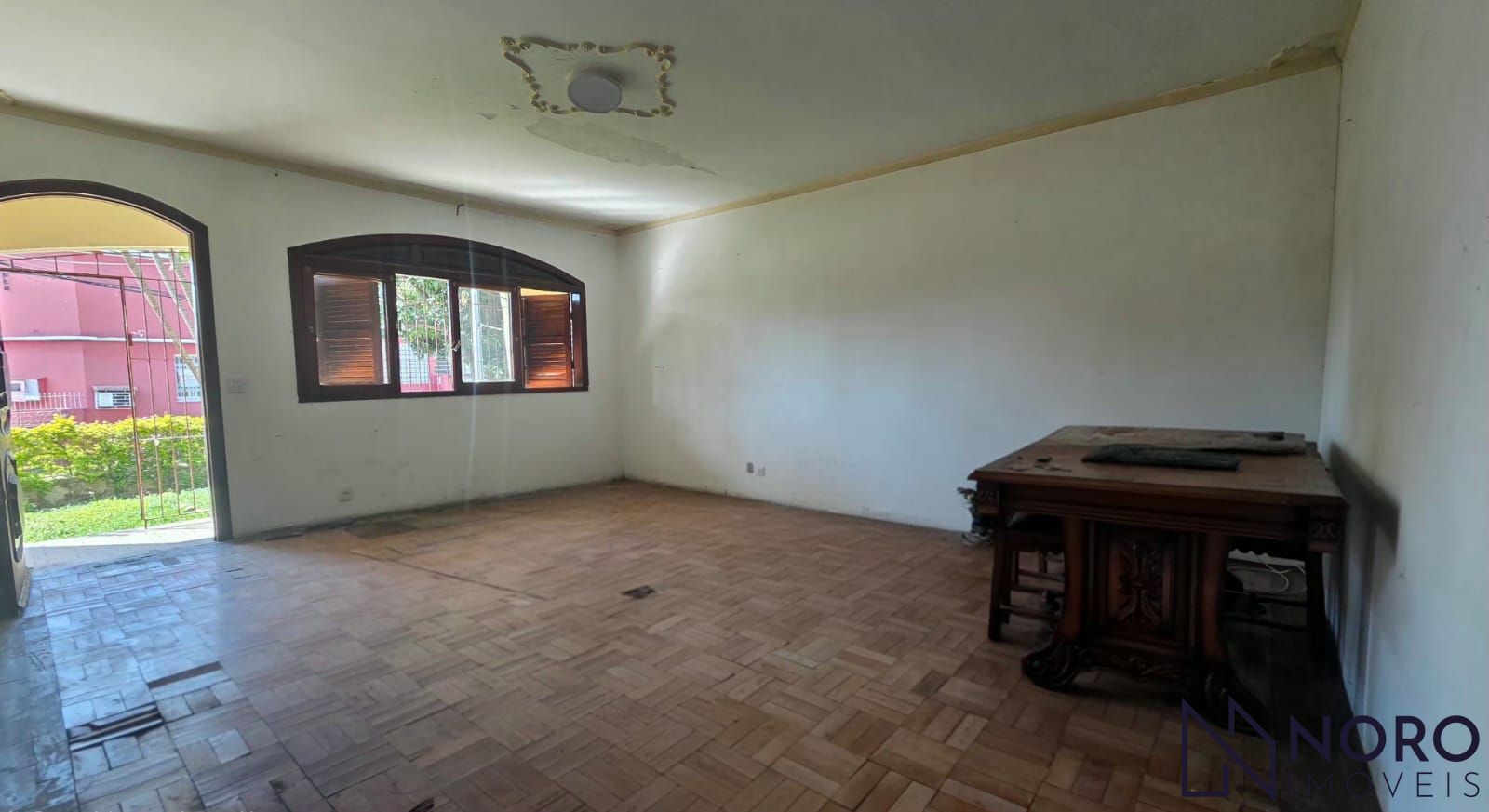 Casa com 3 dormitórios e amplo terreno de 759 m² no Bairro Rosári