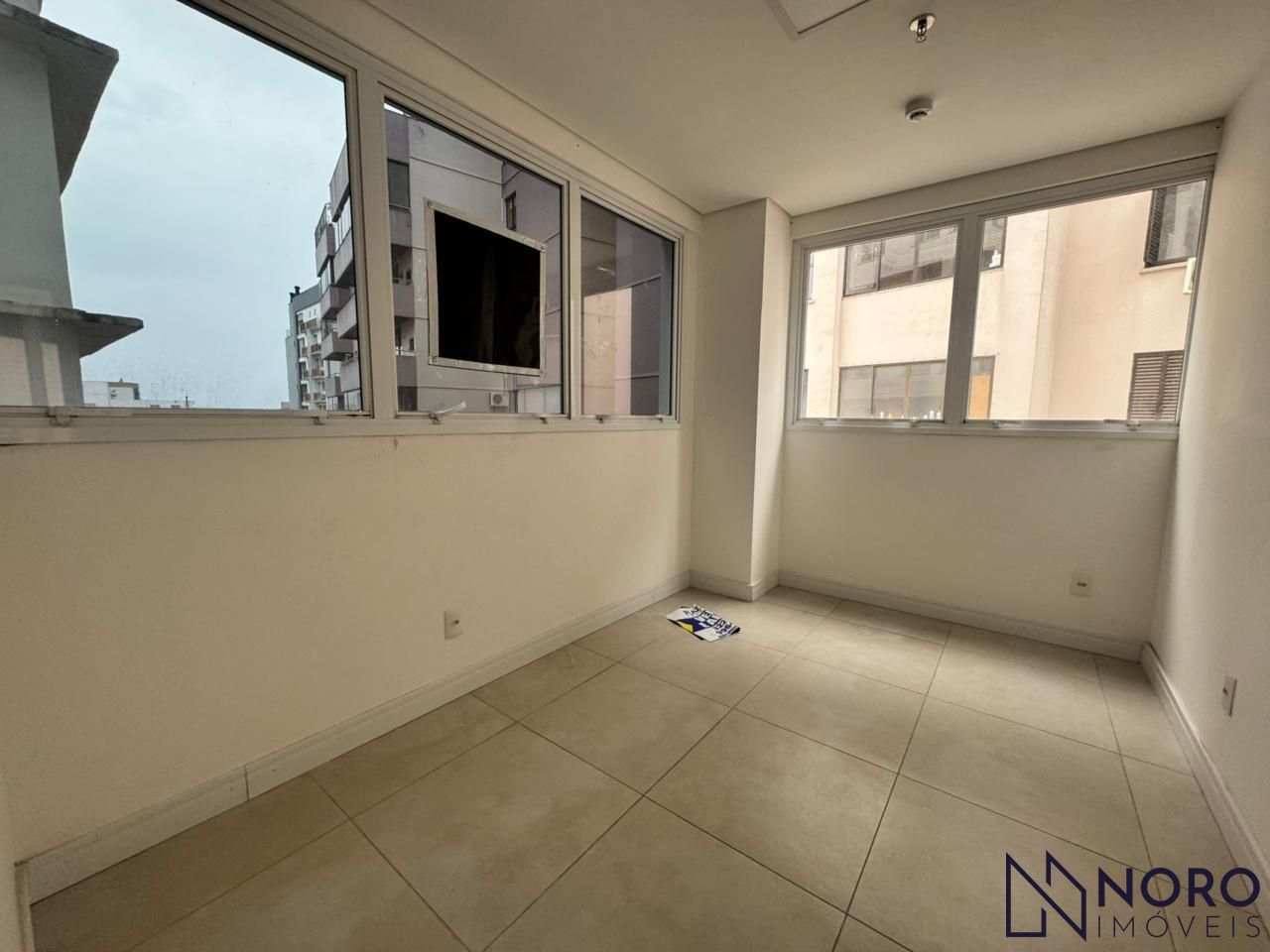 Sala Comercial Próxima ao Hospital de Caridade em Santa Maria 3 Consultórios +