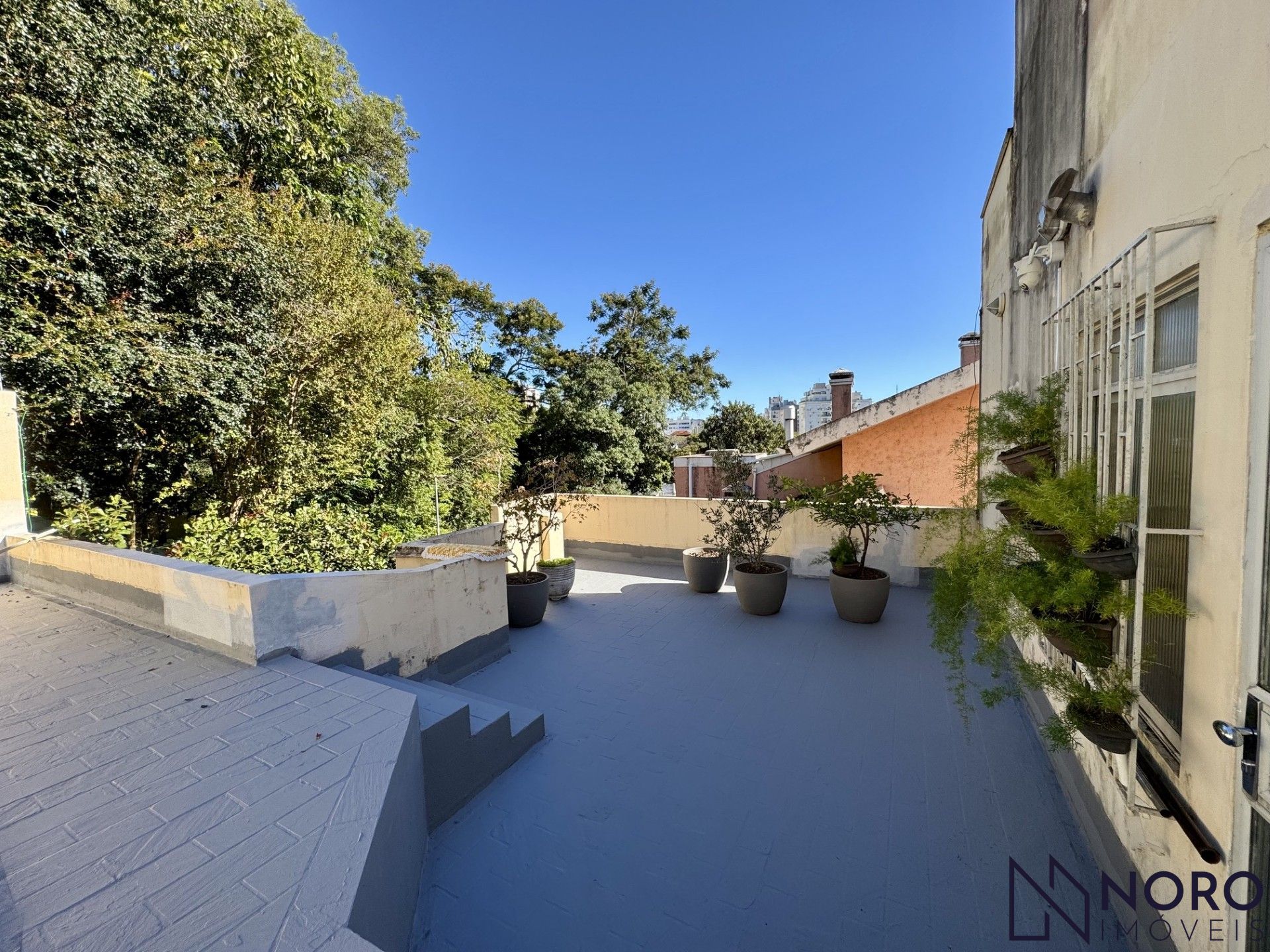 Casa 3 dormitórios (1 suite) 4 vagas na trav. Domingos trevisan-centro