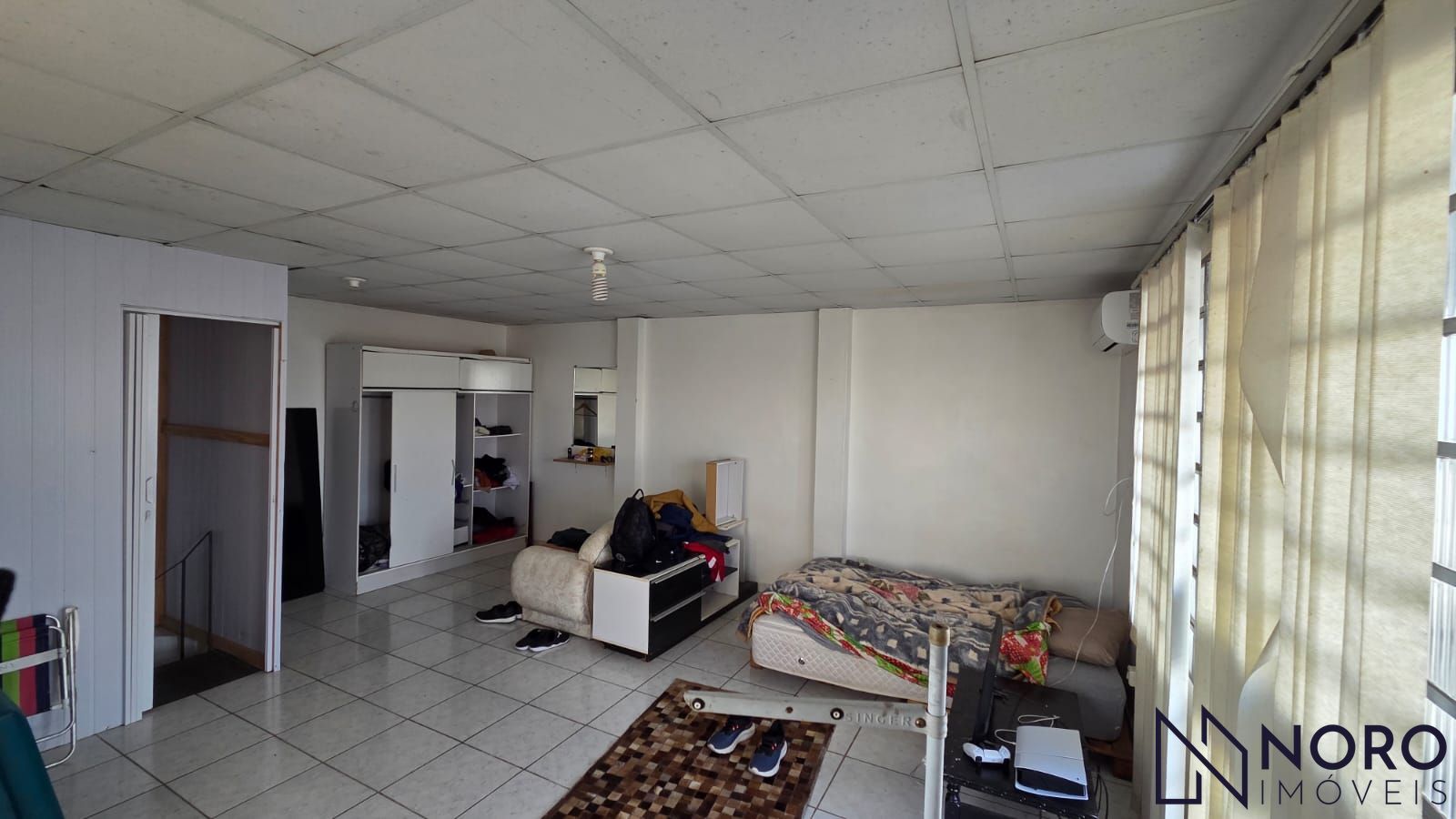 Casa com 3 Dormitórios, Espaço Independente e Garagem à Venda em Região Central