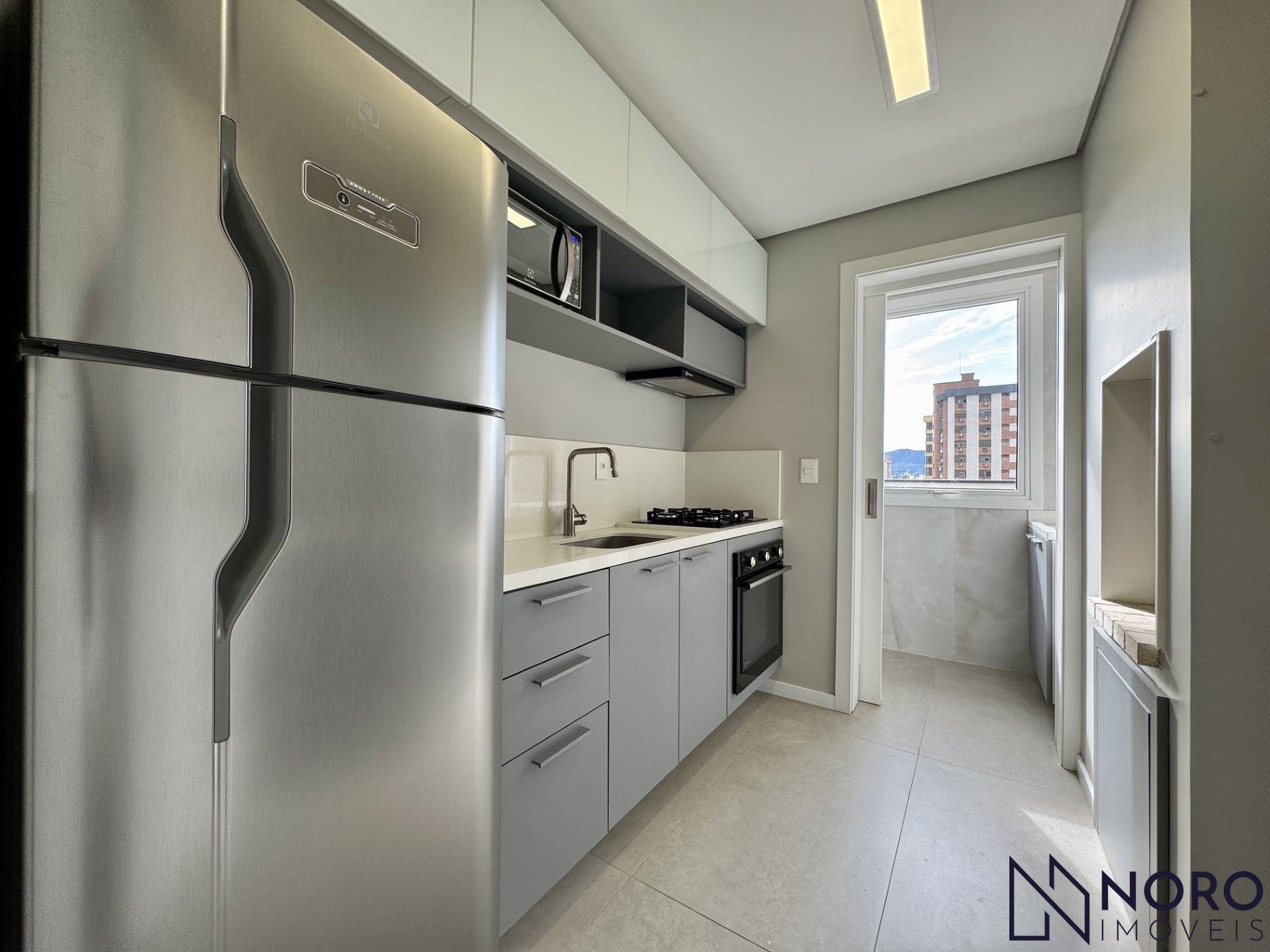 Apartamento à venda / 2dormitórios/1 suíte / 2 vagas de garagem/ Bairro Mediane