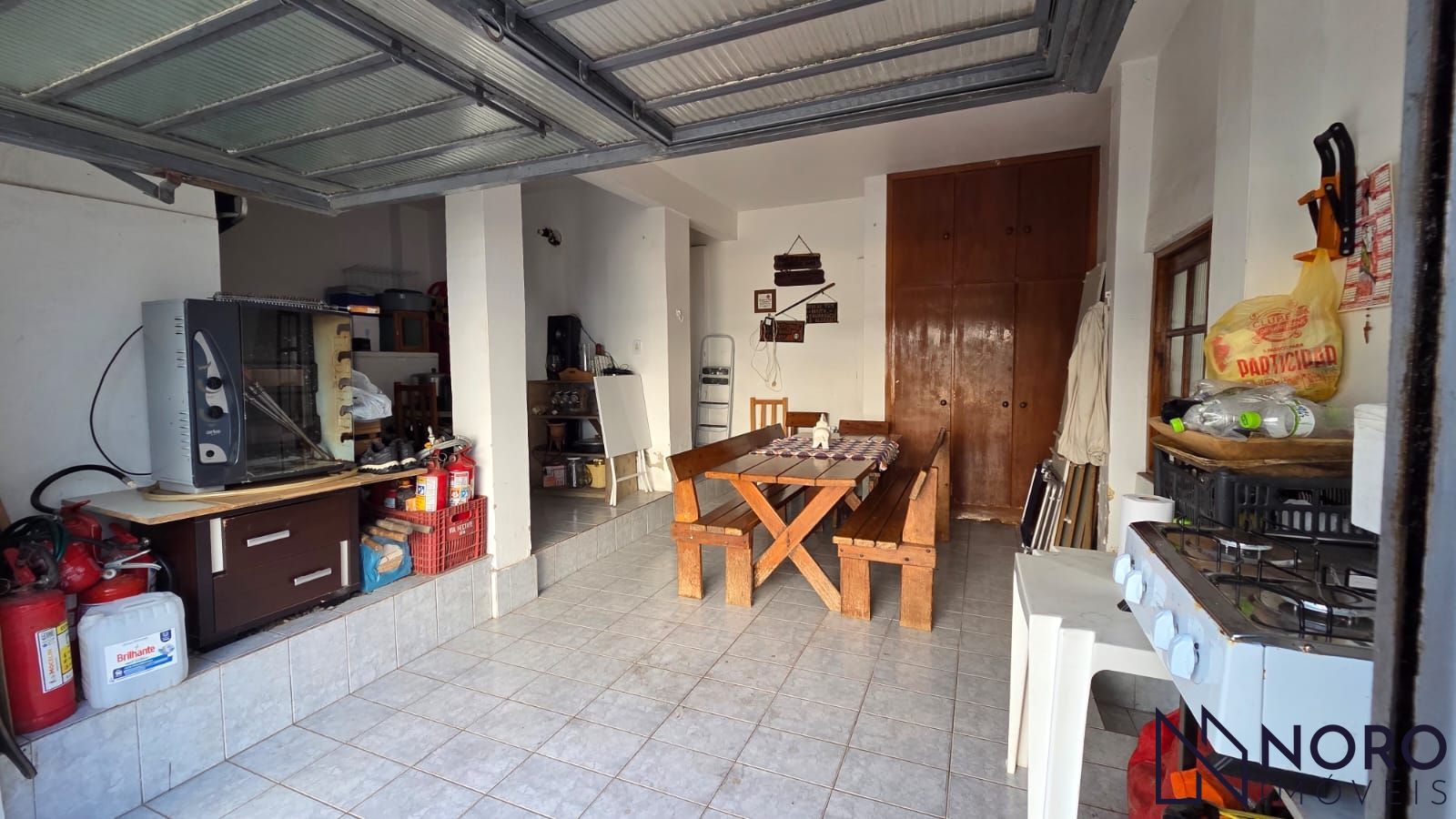 Casa com 3 Dormitórios, Espaço Independente e Garagem à Venda em Região Central