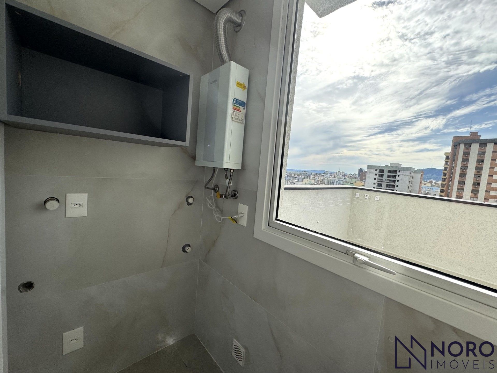 Apartamento à venda / 2dormitórios/1 suíte / 2 vagas de garagem/ Bairro Mediane